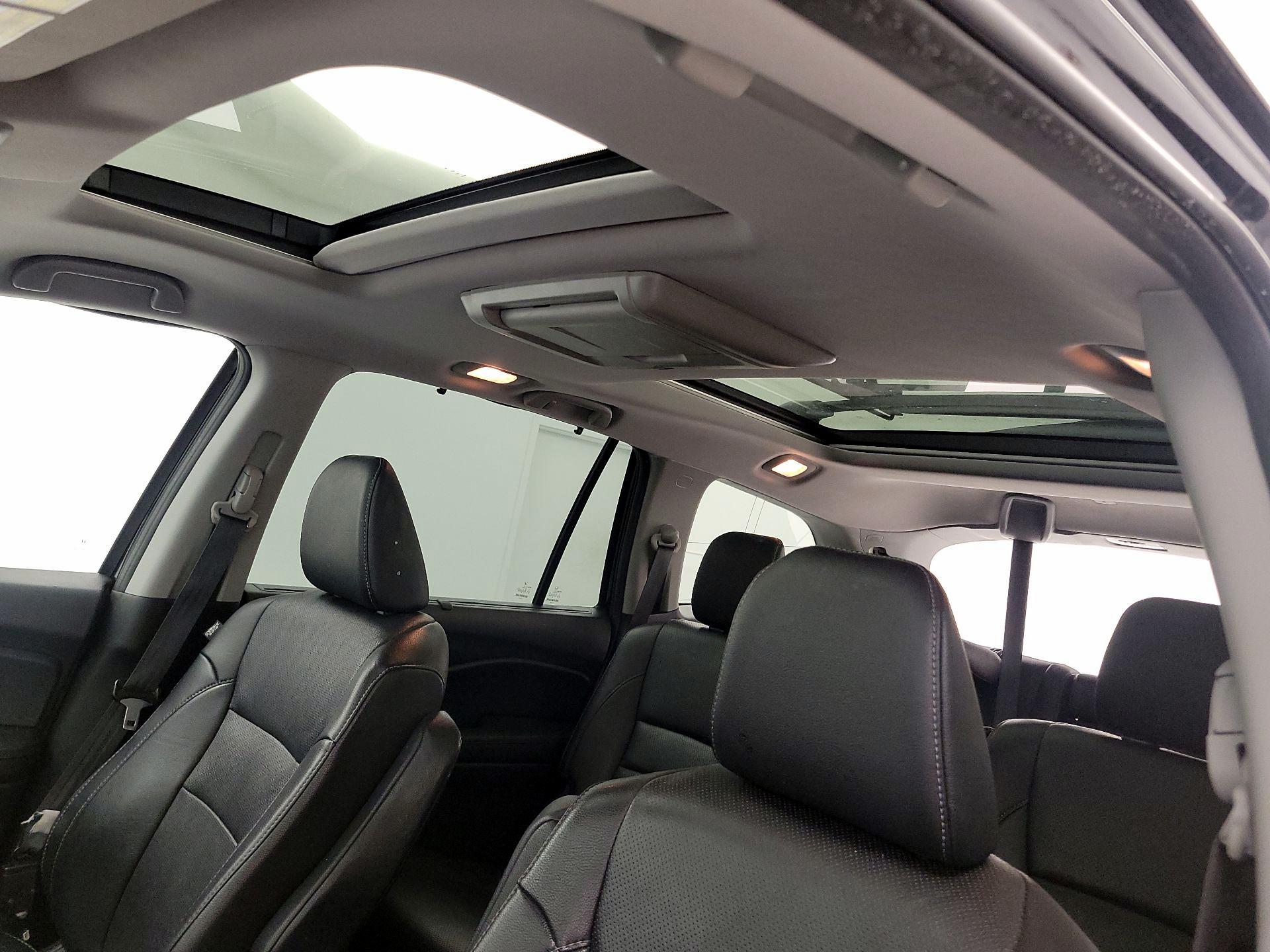 Thumbnail: 2017 Honda Pilot - 19