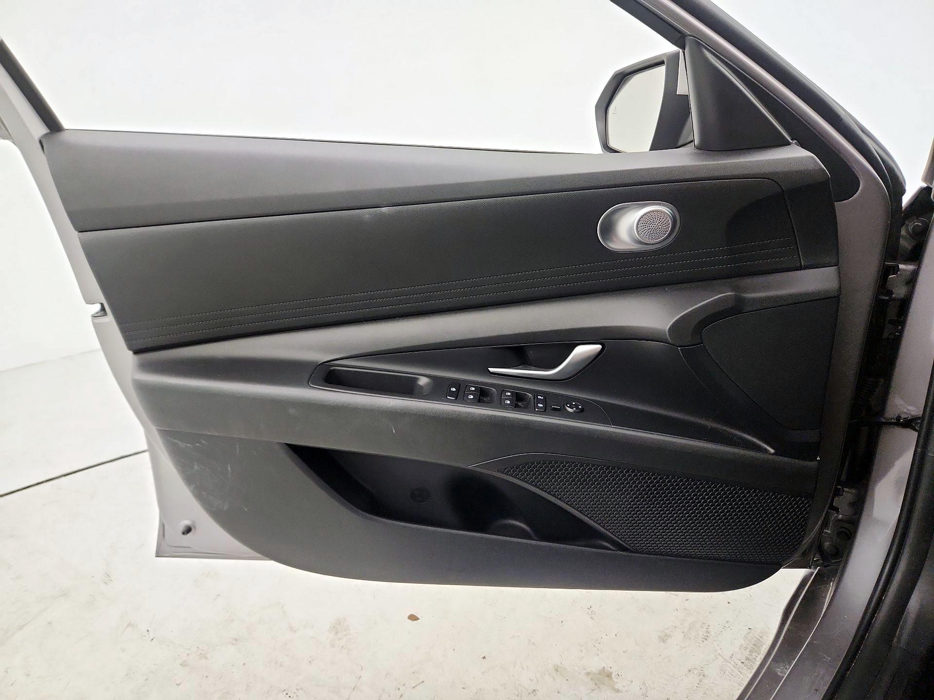 Thumbnail: 2022 Hyundai Elantra - 12