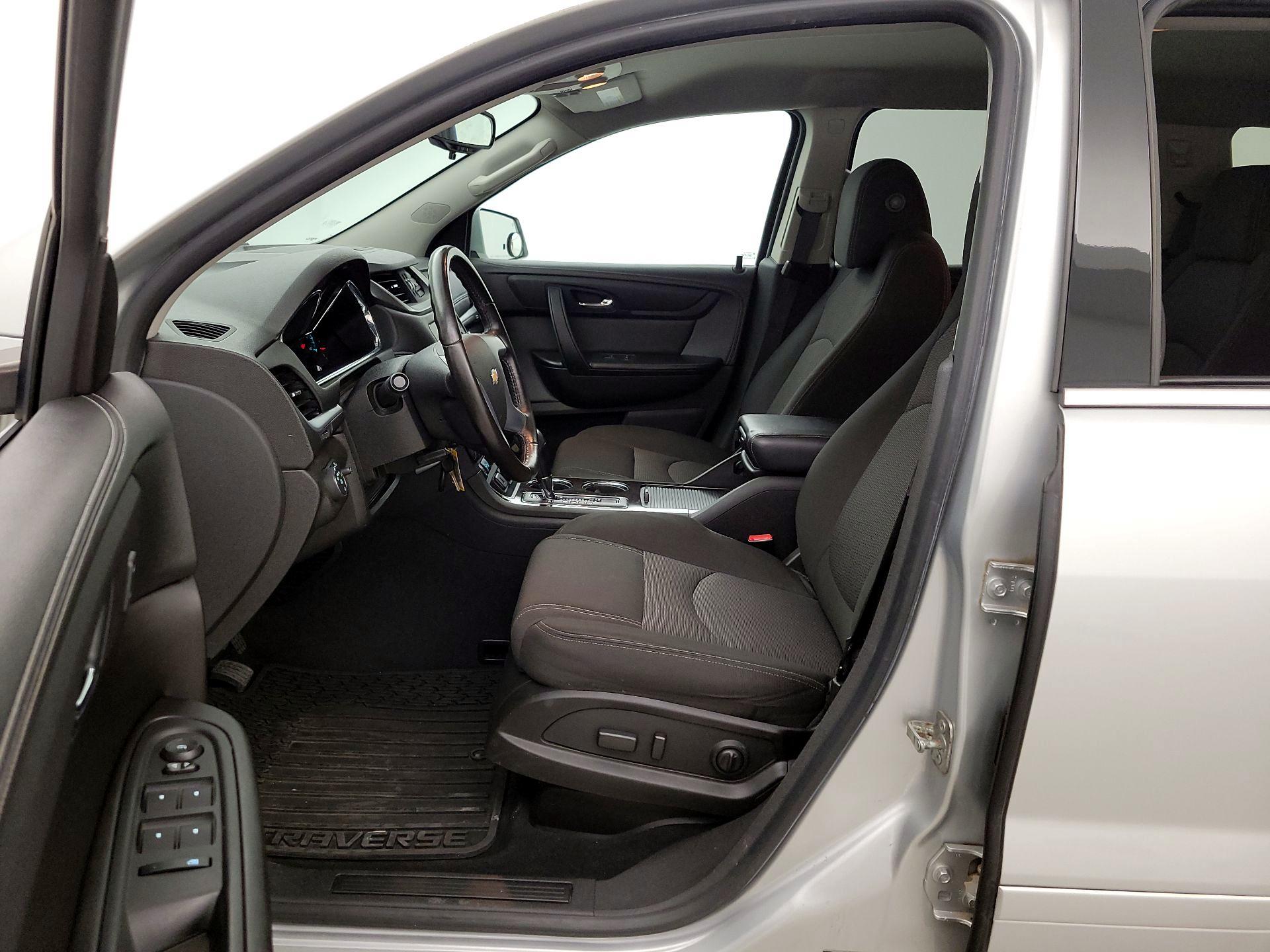 Thumbnail: 2016 Chevrolet Traverse - 11