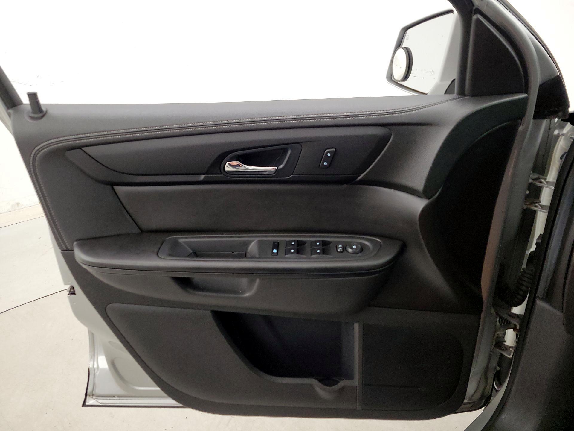 Thumbnail: 2016 Chevrolet Traverse - 12