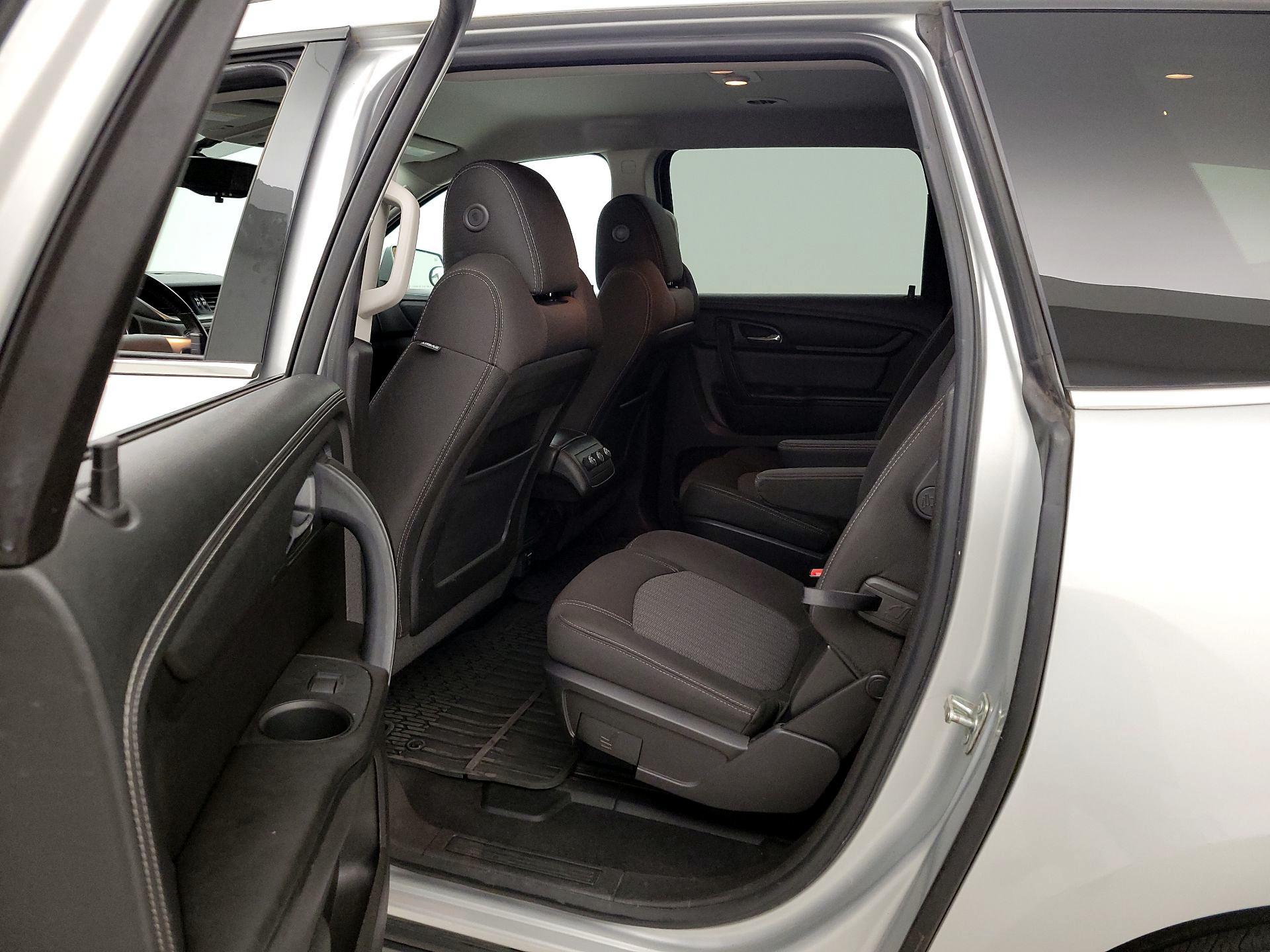 Thumbnail: 2016 Chevrolet Traverse - 19