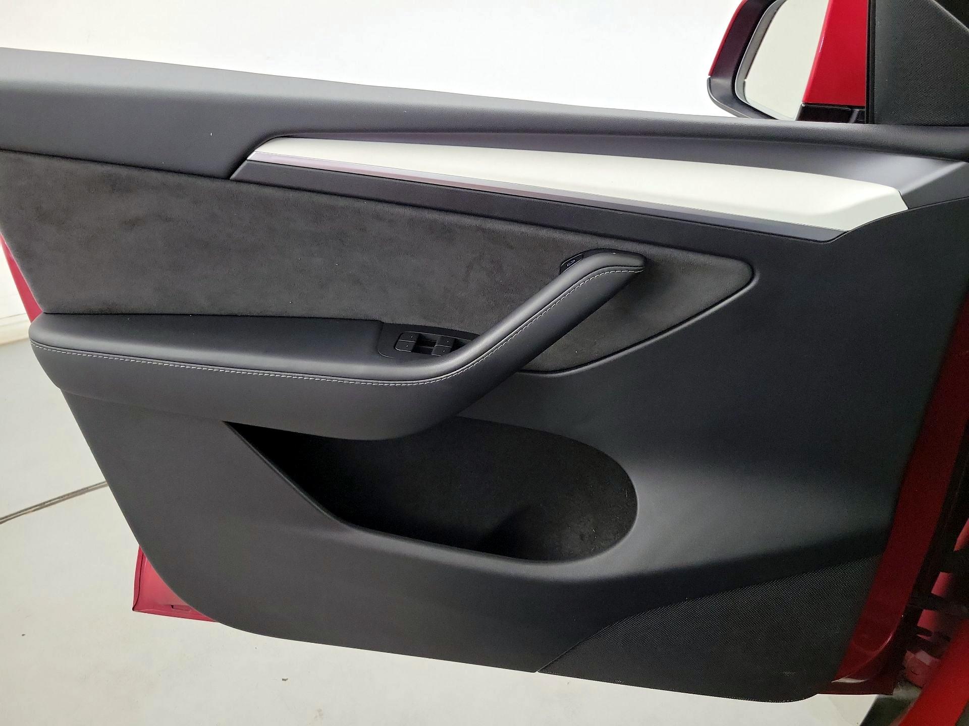 Thumbnail: 2023 Tesla Model Y - 12