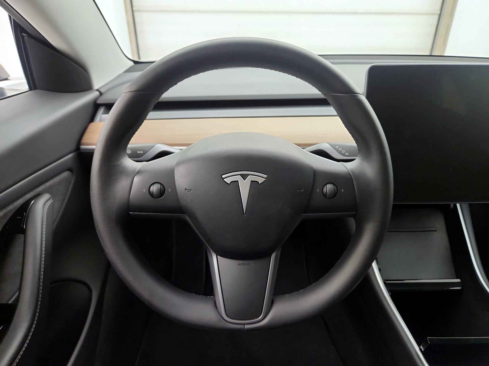 Thumbnail: 2020 Tesla Model 3 - 10