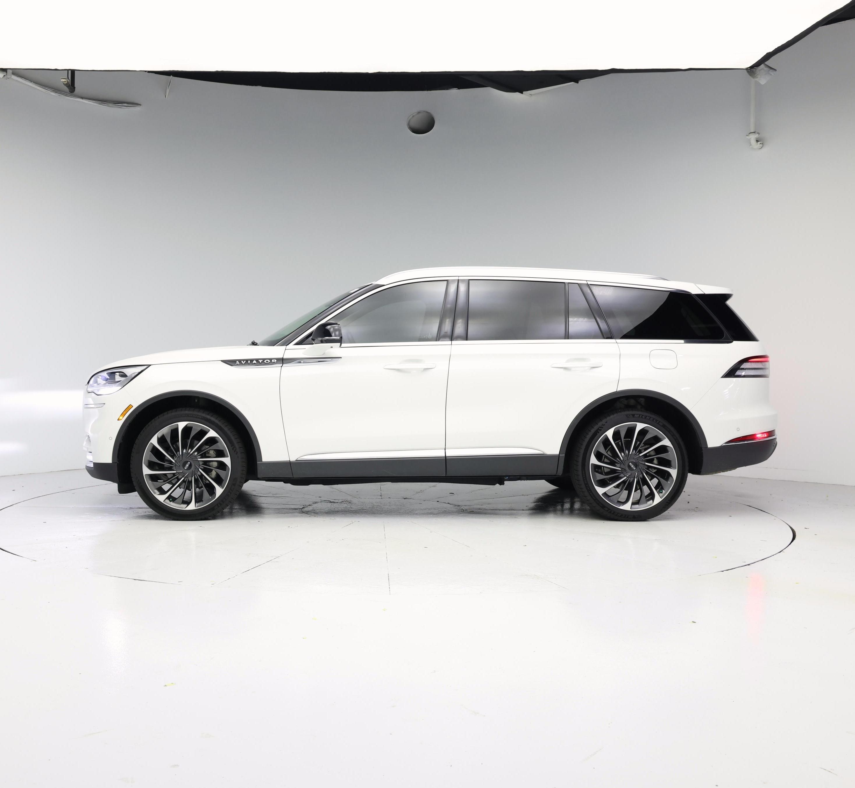 Thumbnail: 2022 Lincoln Aviator - 3