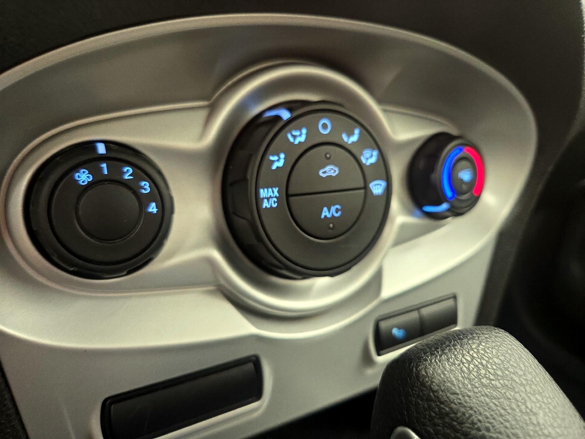 Thumbnail: 2016 Ford Fiesta - 15