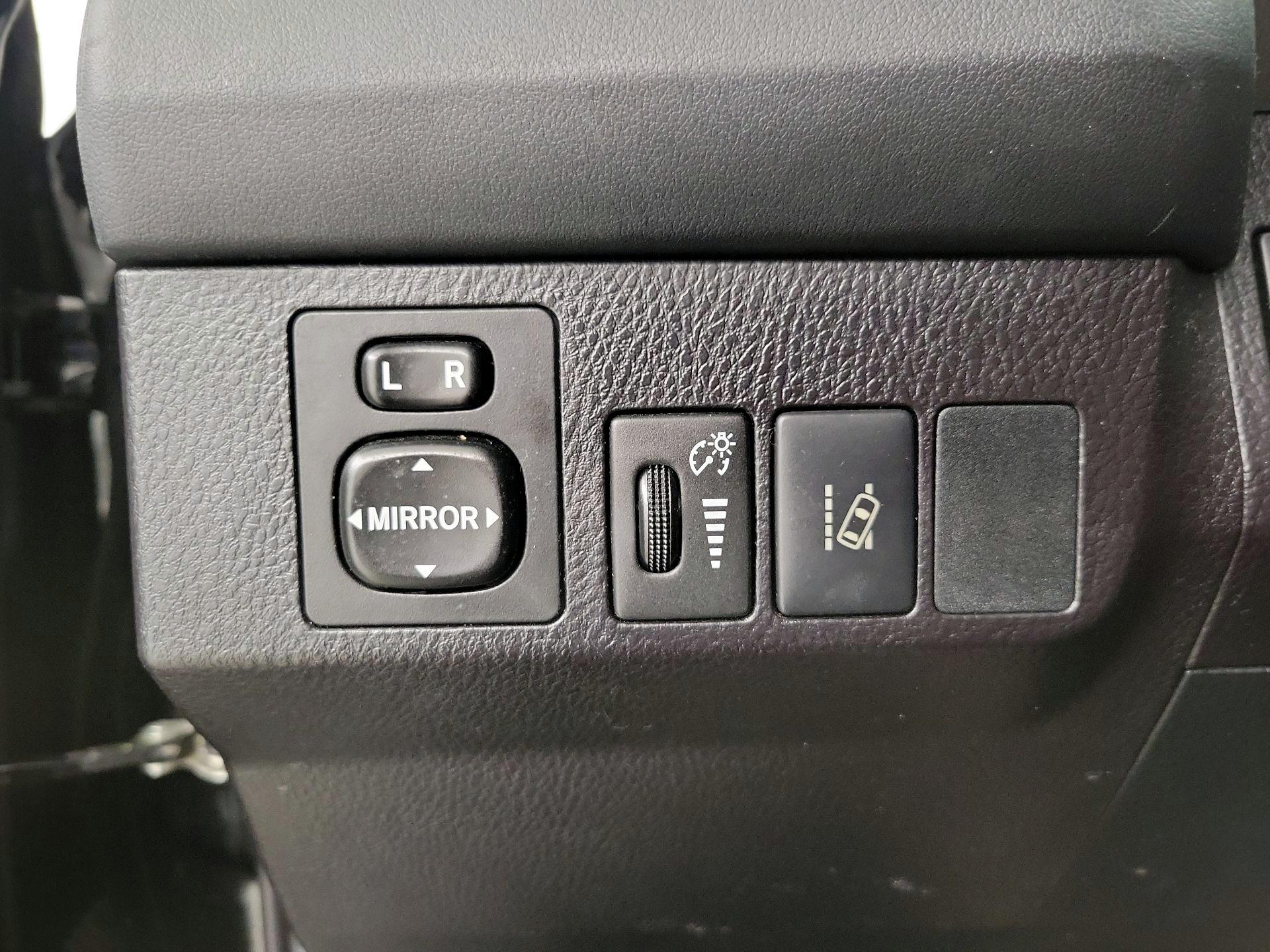 Thumbnail: 2018 Toyota RAV4 - 13
