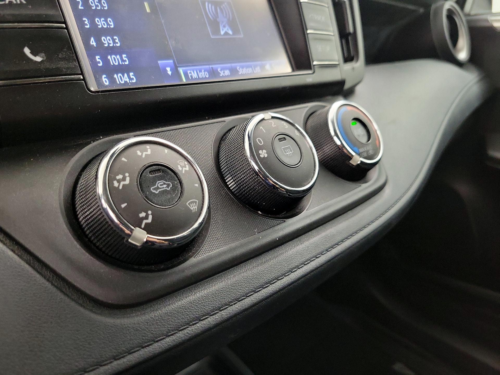 Thumbnail: 2018 Toyota RAV4 - 16