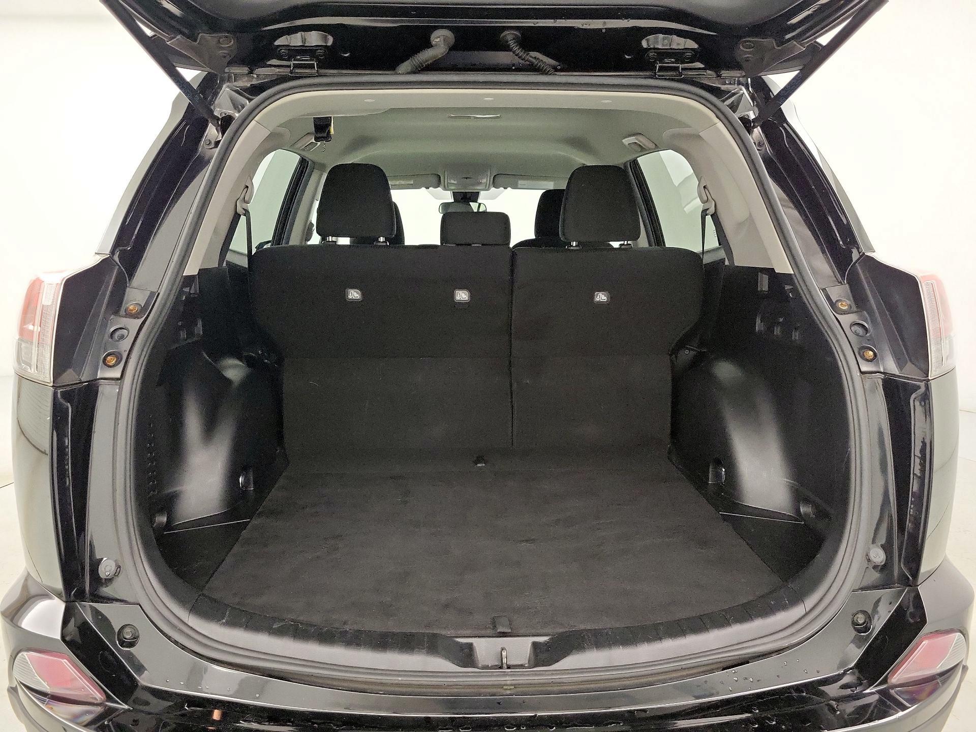 Thumbnail: 2018 Toyota RAV4 - 20