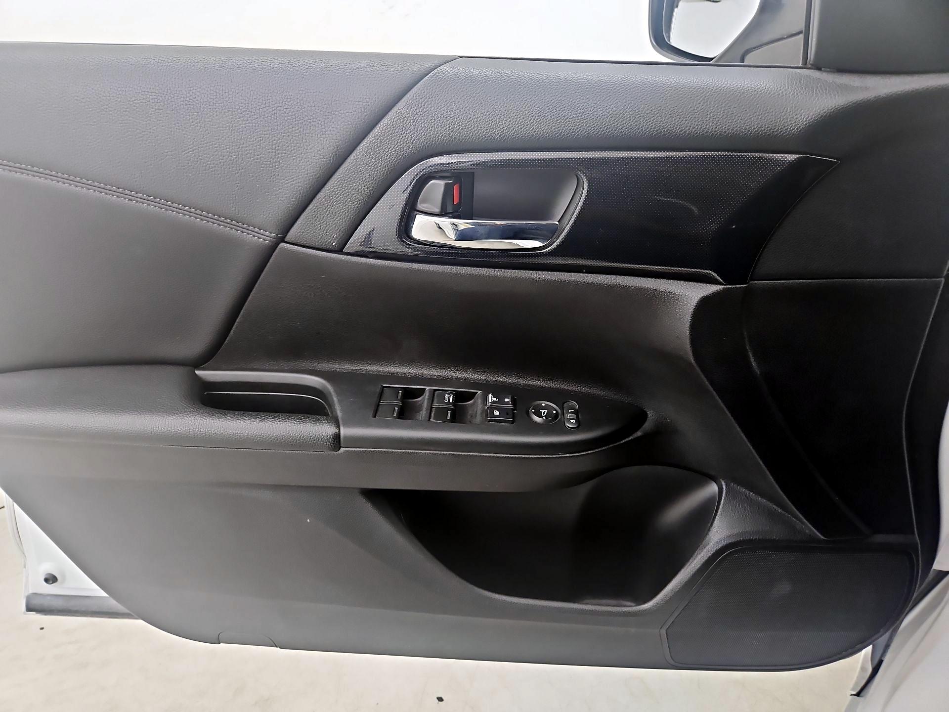 Thumbnail: 2015 Honda Accord - 12