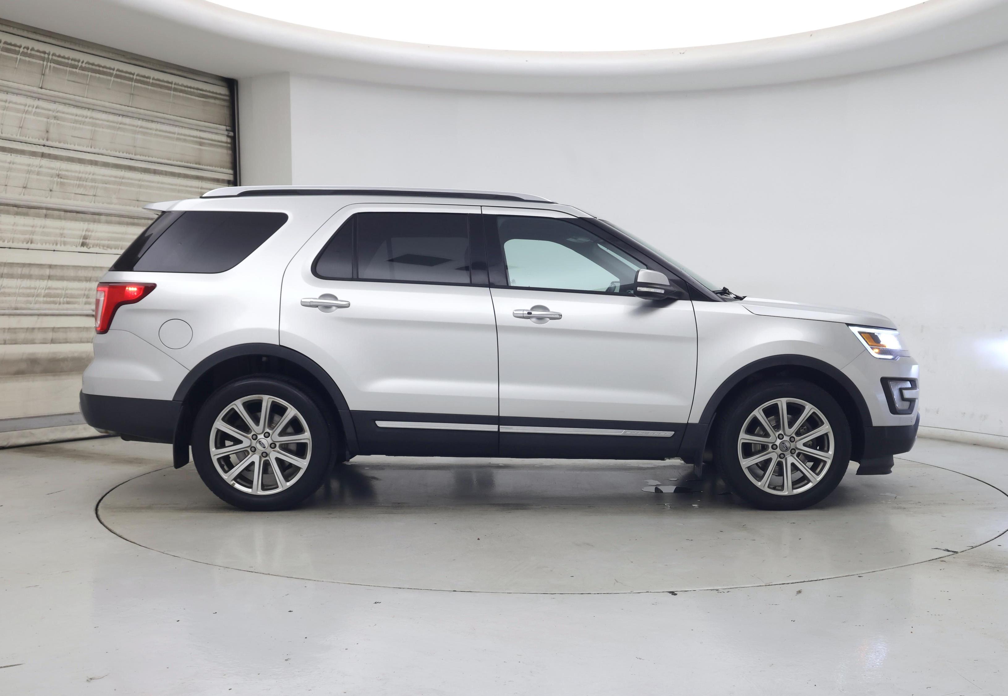 Thumbnail: 2017 Ford Explorer - 7