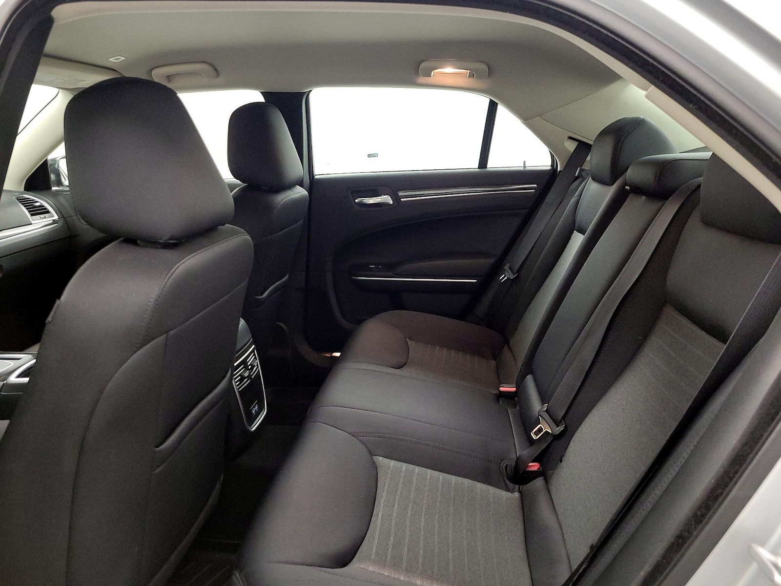 2022 Chrysler 300 Touring - Photo 20