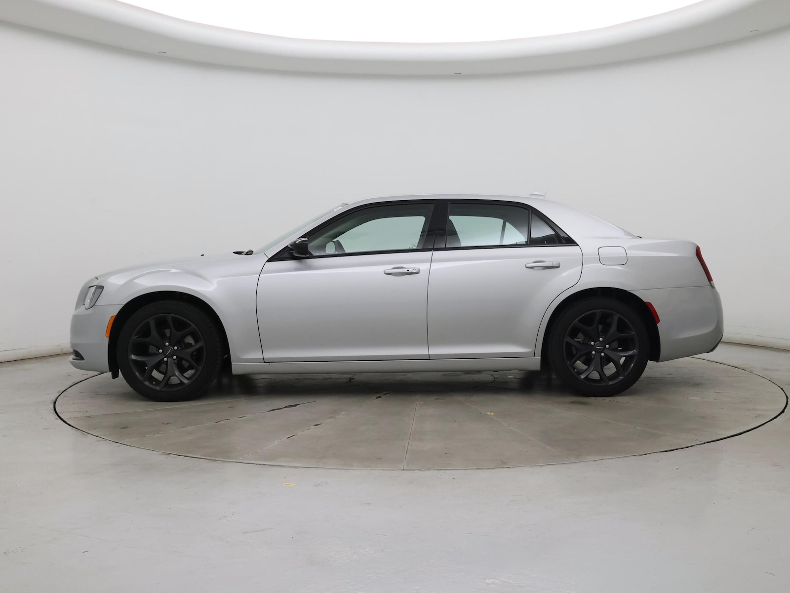 2022 Chrysler 300 Touring - Photo 4