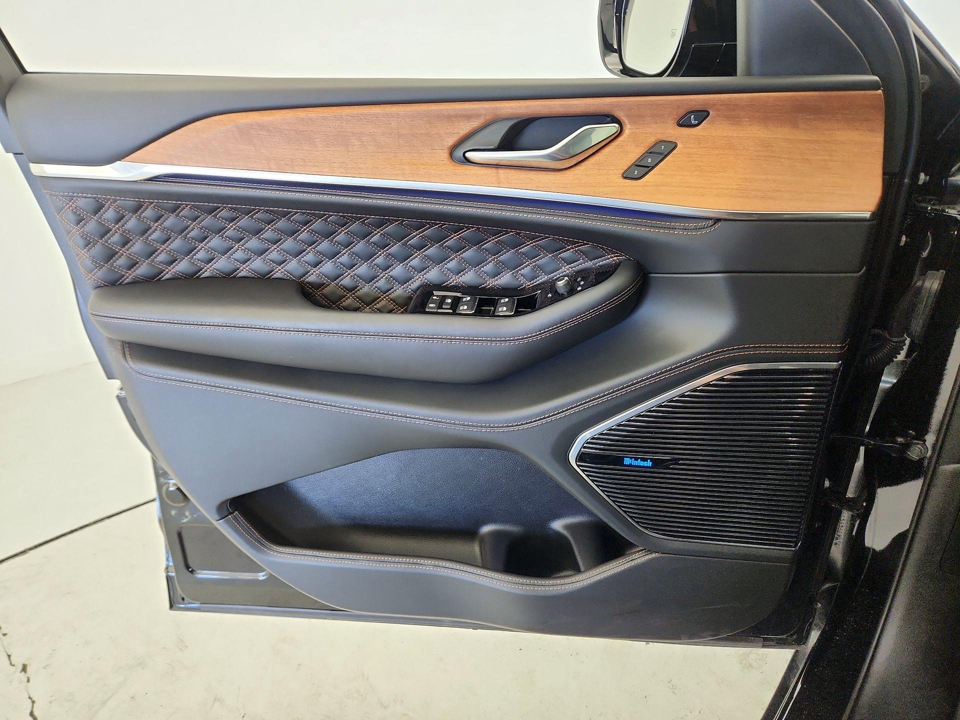 Thumbnail: 2025 Jeep Grand Cherokee - 12