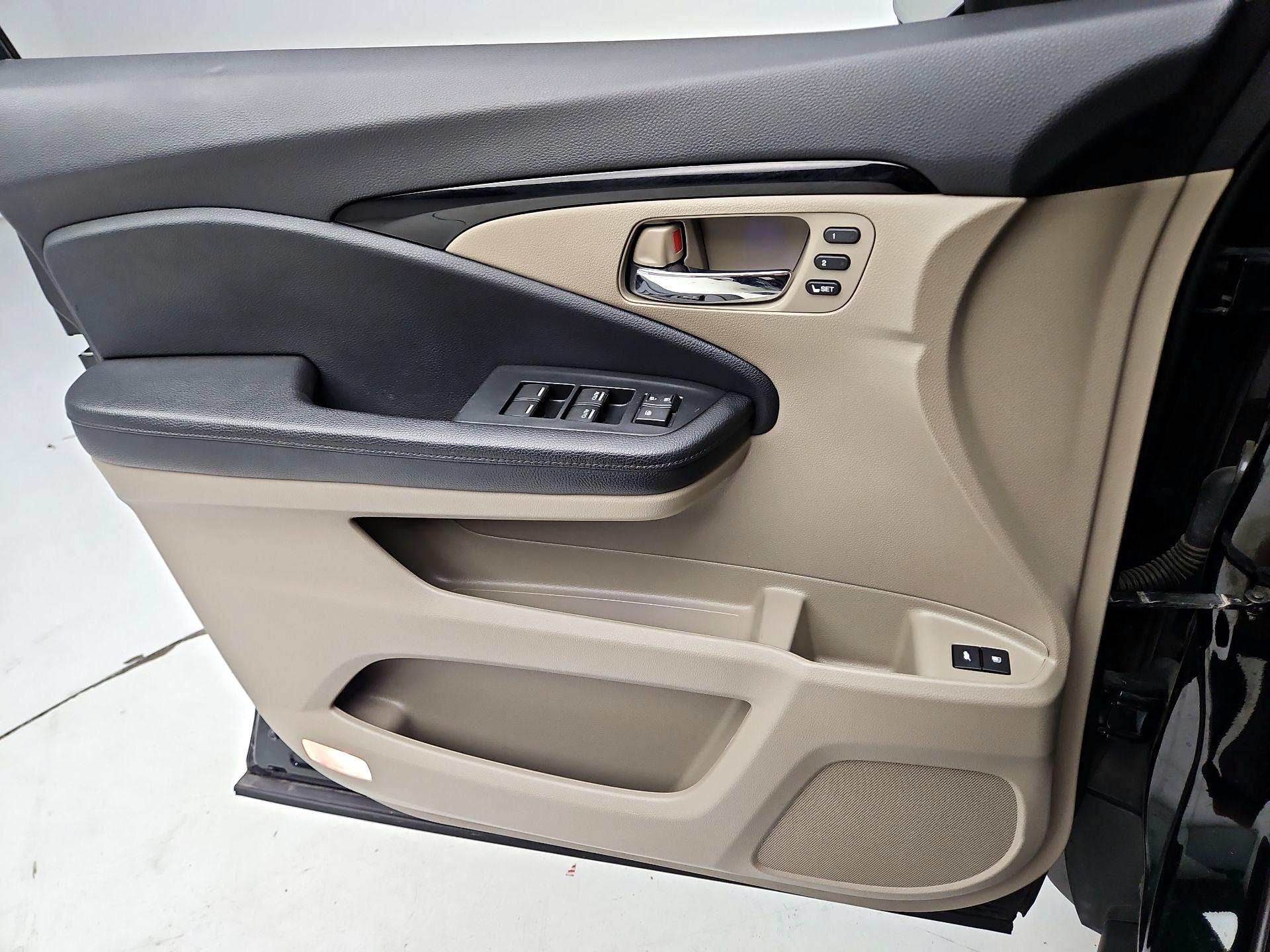 Thumbnail: 2020 Honda Pilot - 12