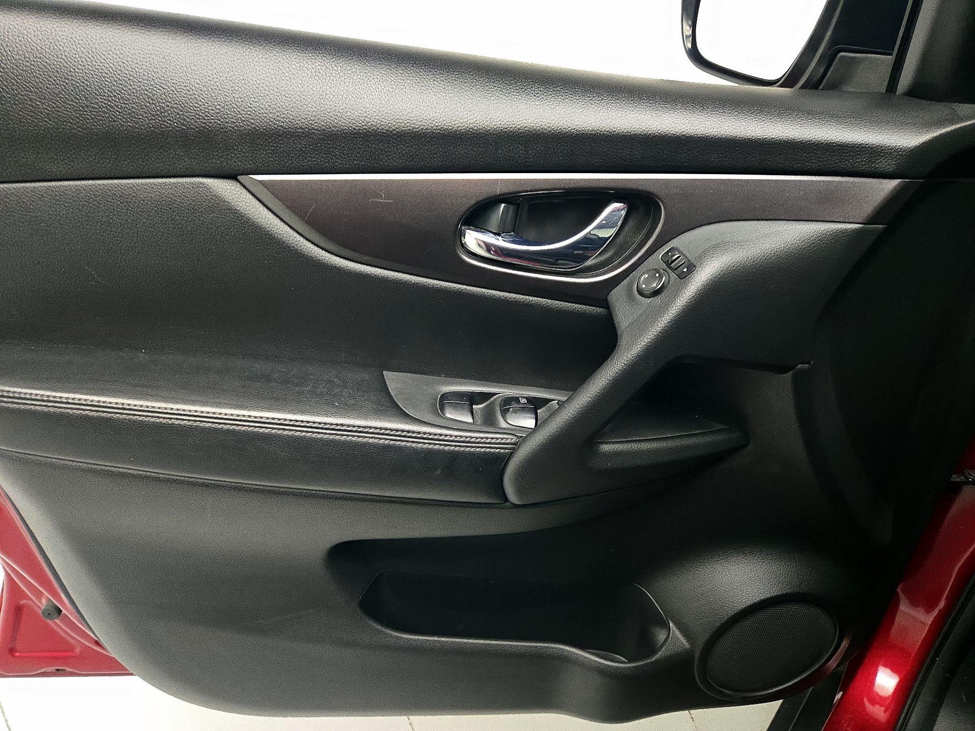 Thumbnail: 2016 Nissan Rogue - 12