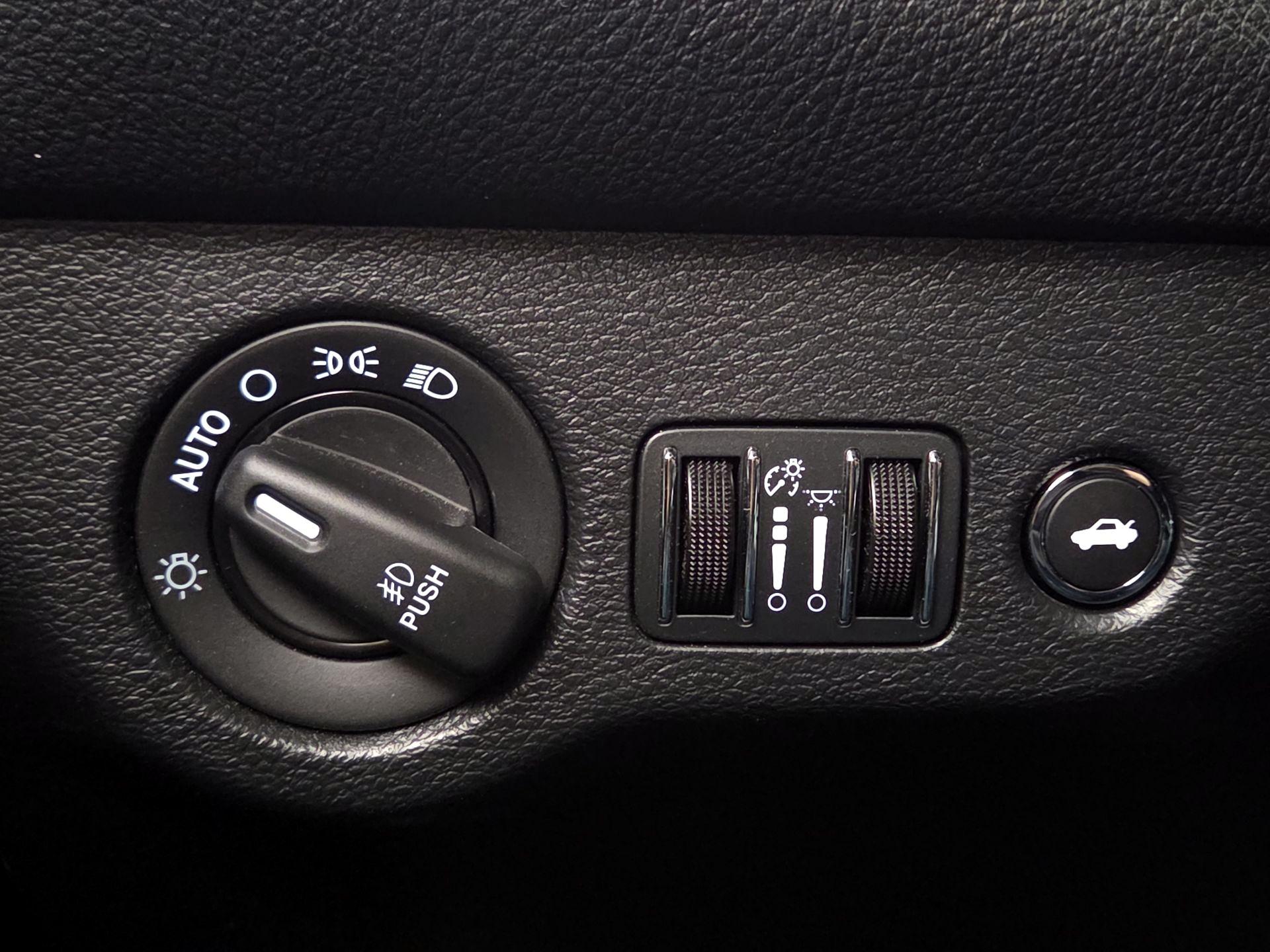 Thumbnail: 2016 Dodge Challenger - 11