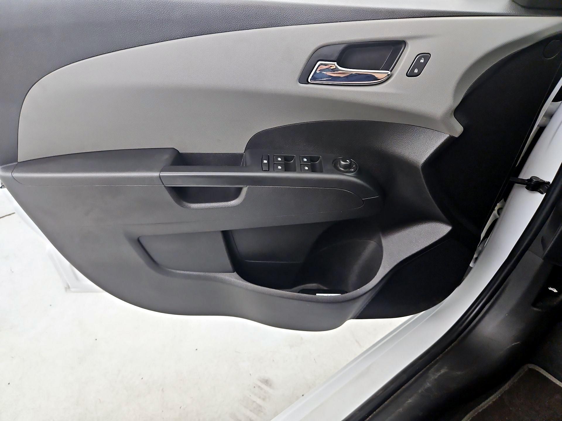 Thumbnail: 2015 Chevrolet Sonic - 12
