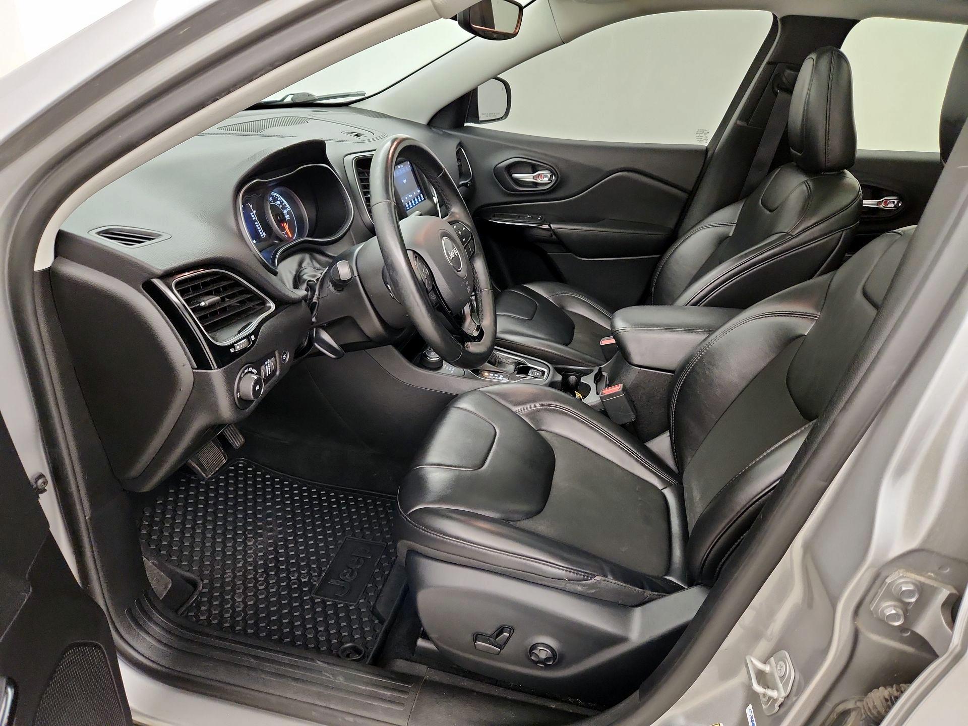 Thumbnail: 2019 Jeep Cherokee - 11