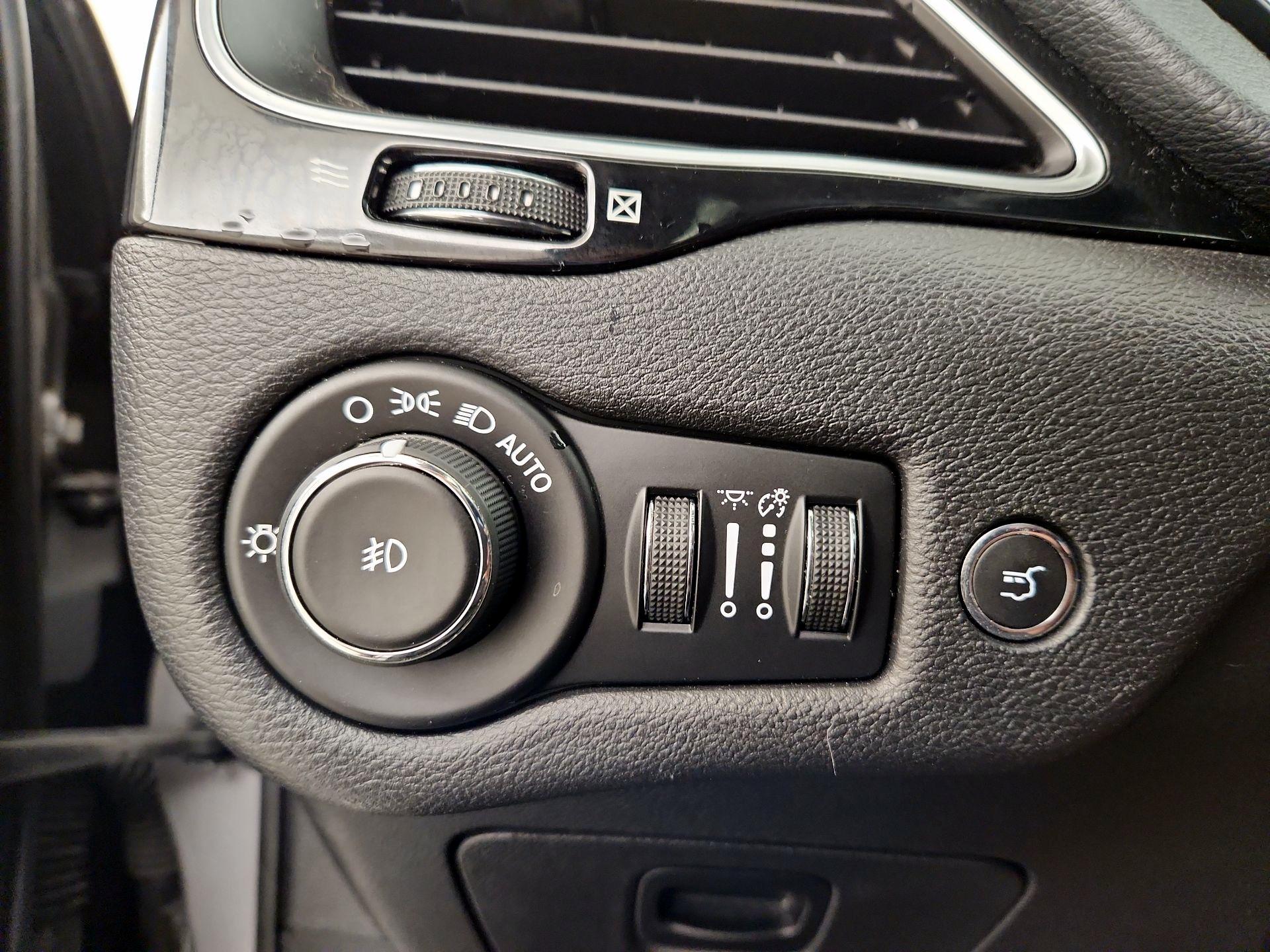 Thumbnail: 2019 Jeep Cherokee - 13