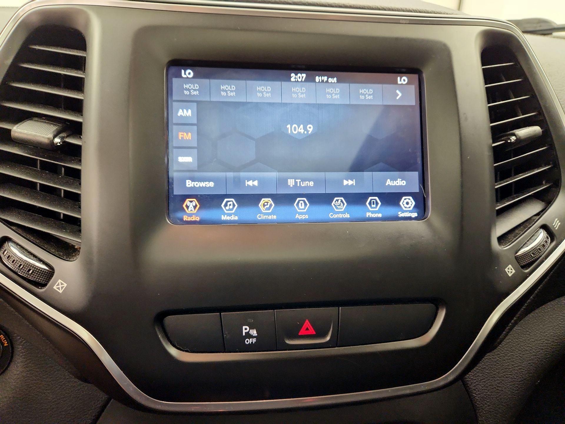Thumbnail: 2019 Jeep Cherokee - 15
