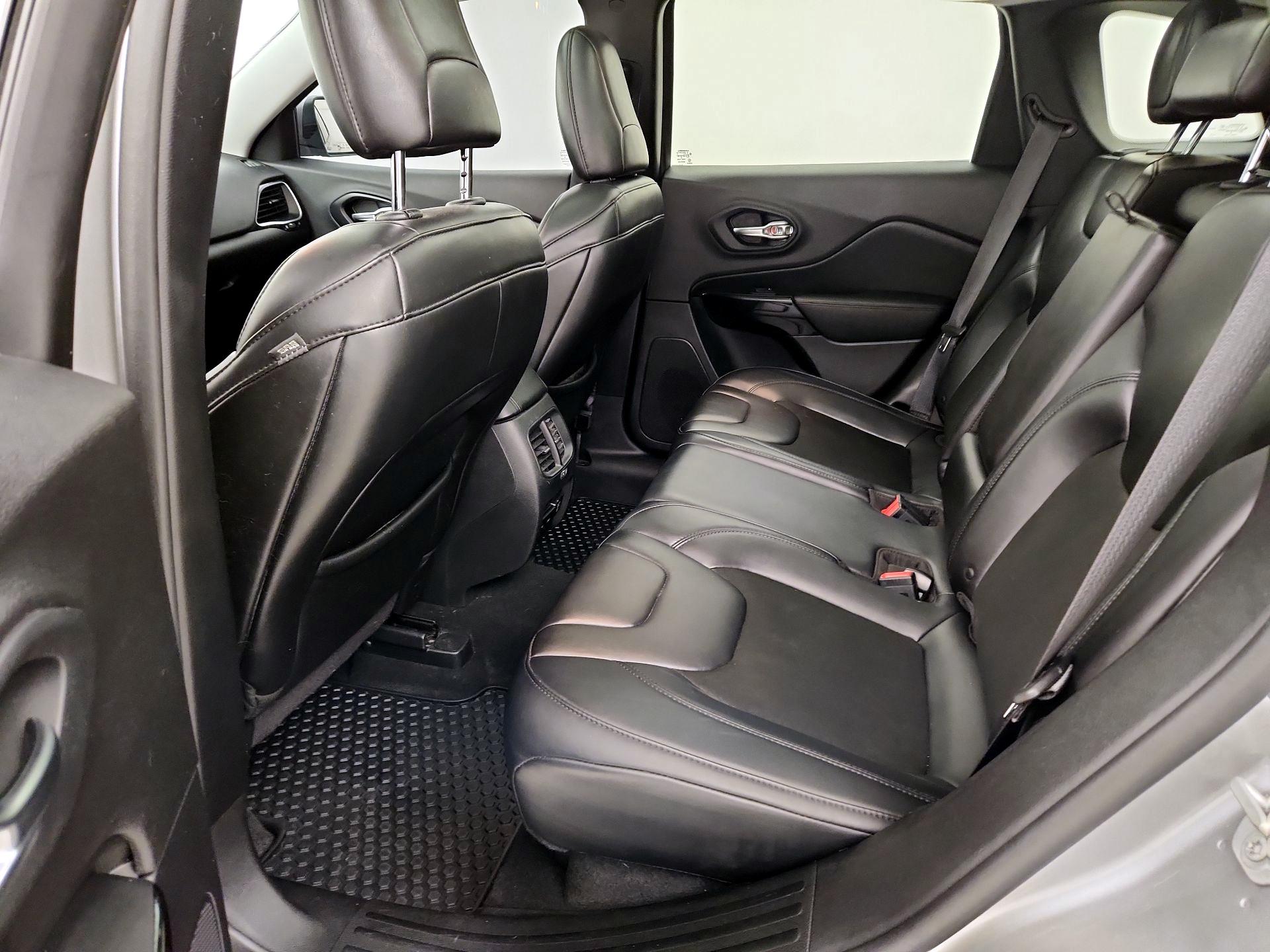 Thumbnail: 2019 Jeep Cherokee - 20