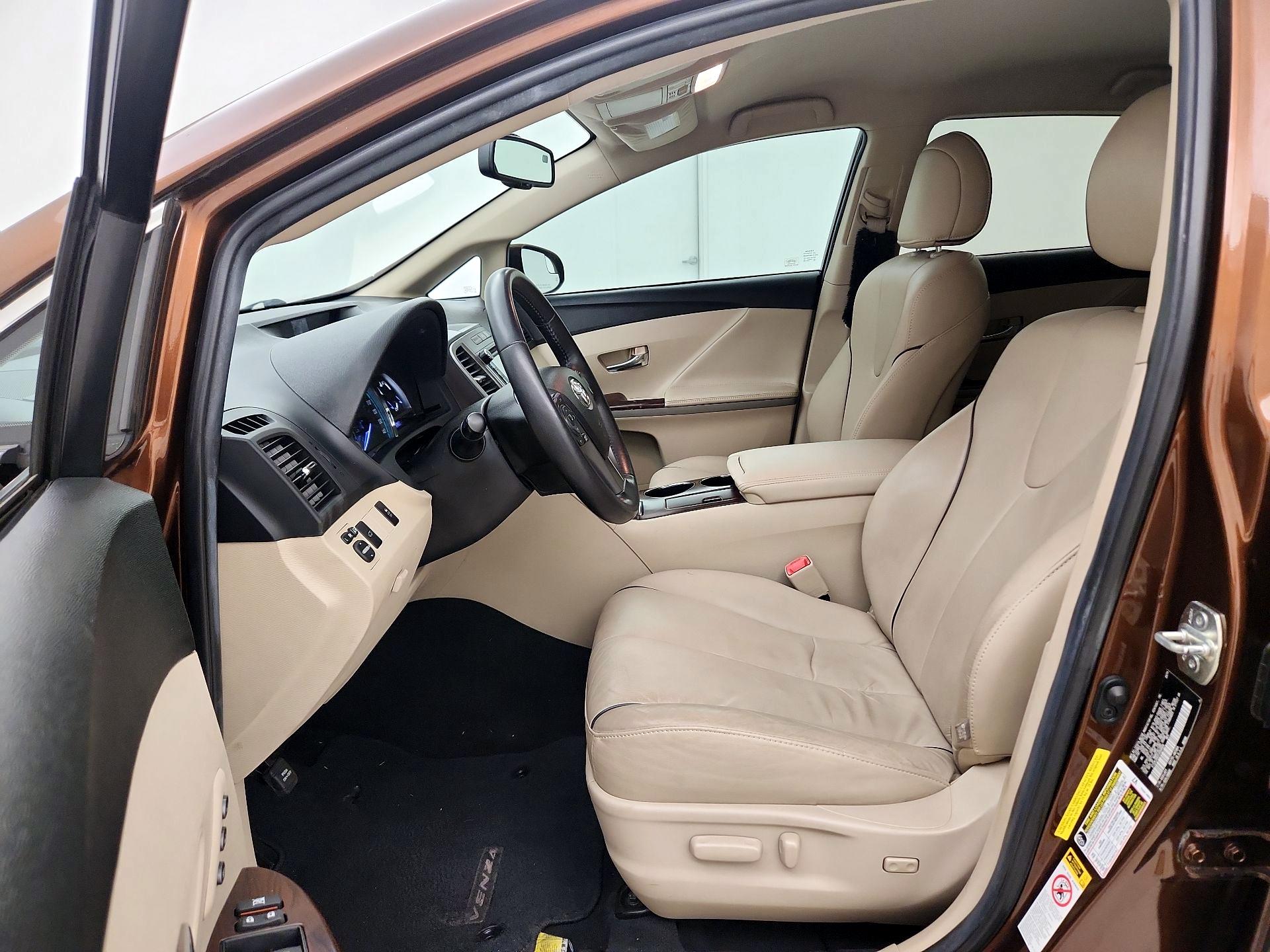 Thumbnail: 2014 Toyota Venza - 11