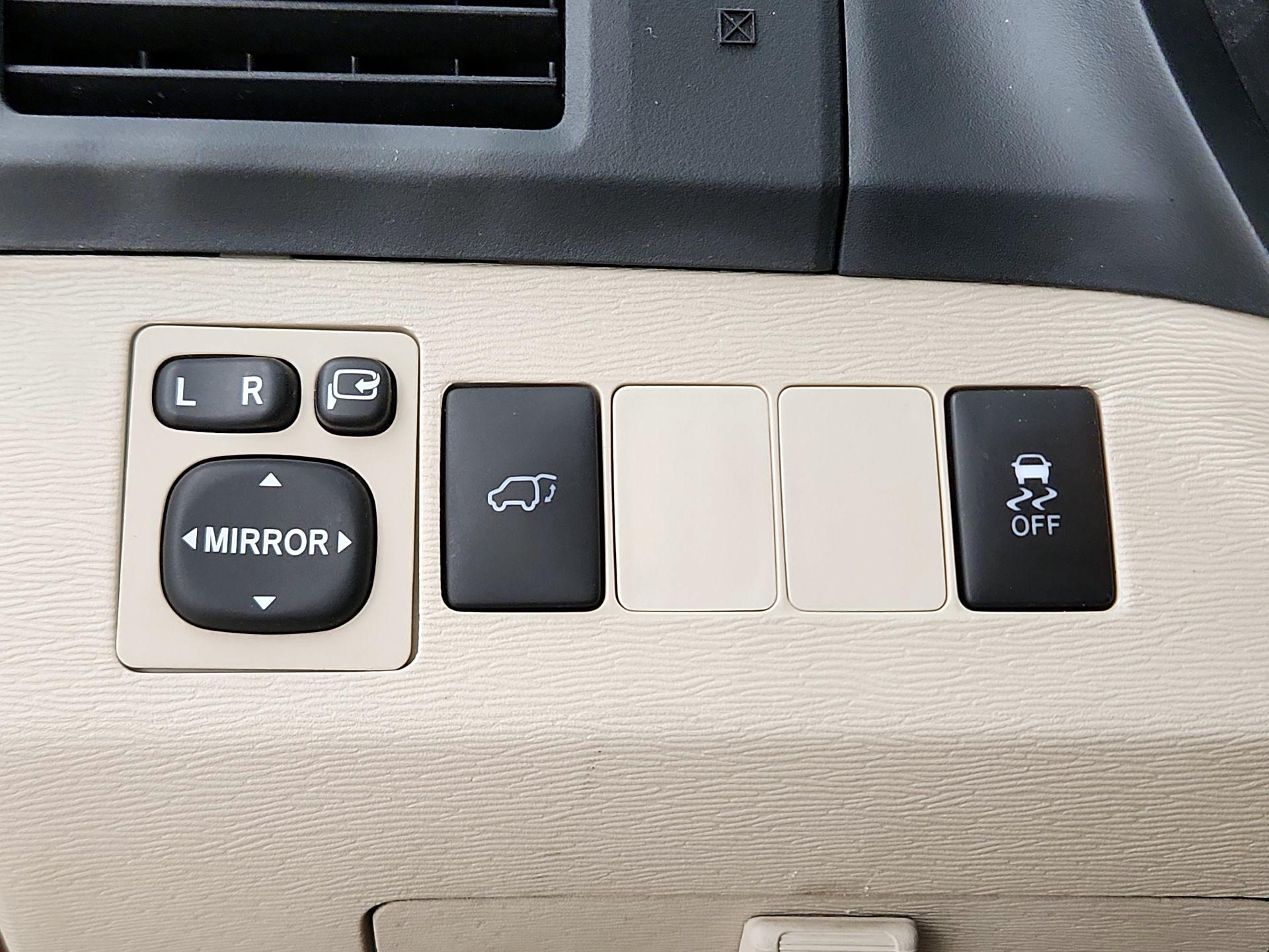 Thumbnail: 2014 Toyota Venza - 13