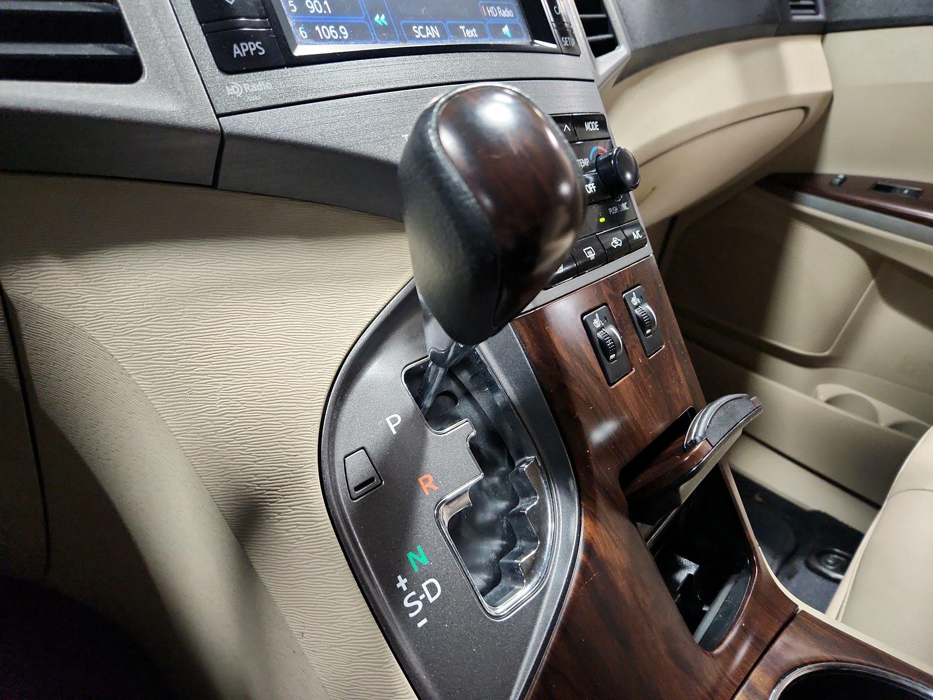 Thumbnail: 2014 Toyota Venza - 17
