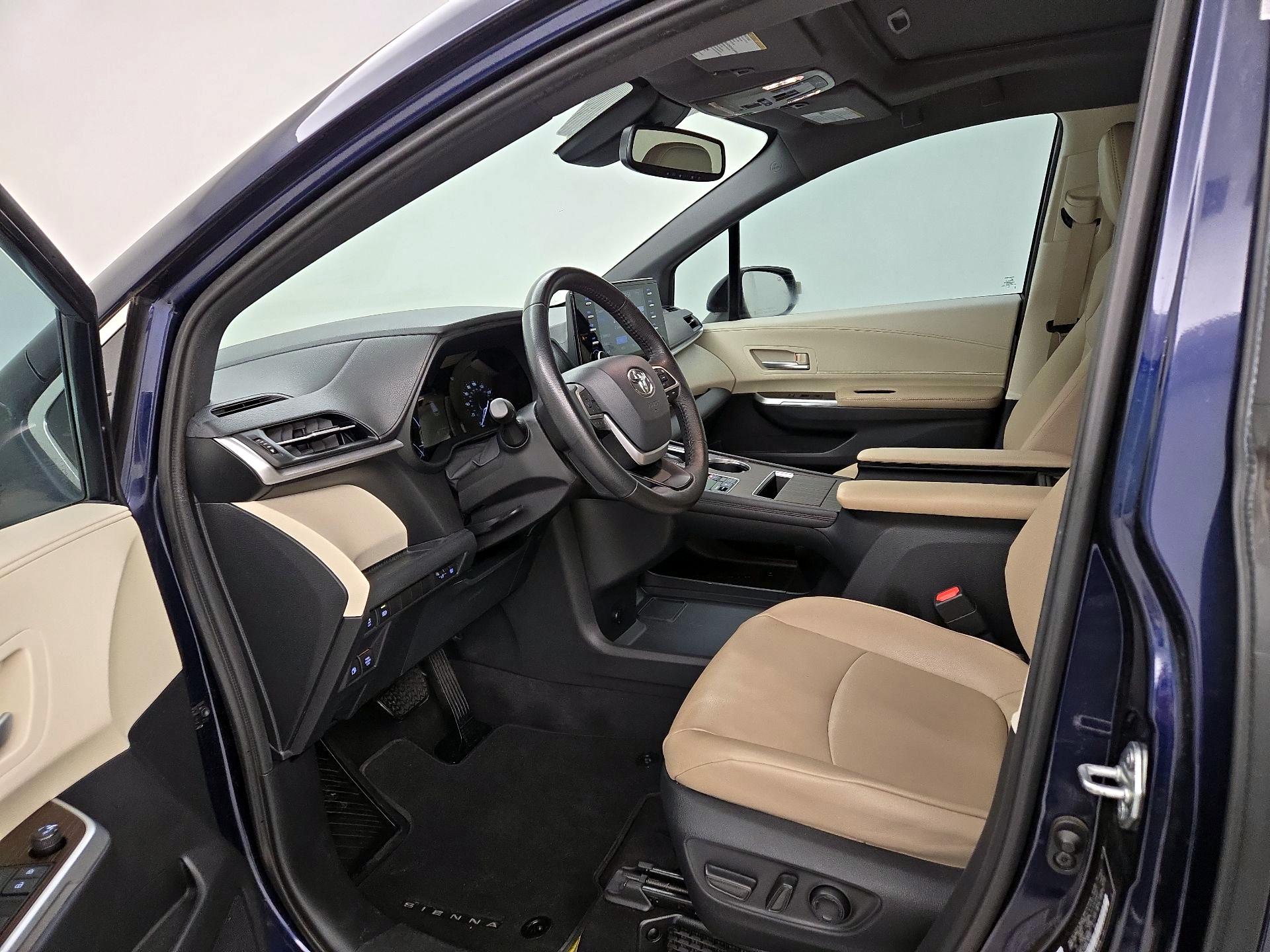 Thumbnail: 2021 Toyota Sienna - 11