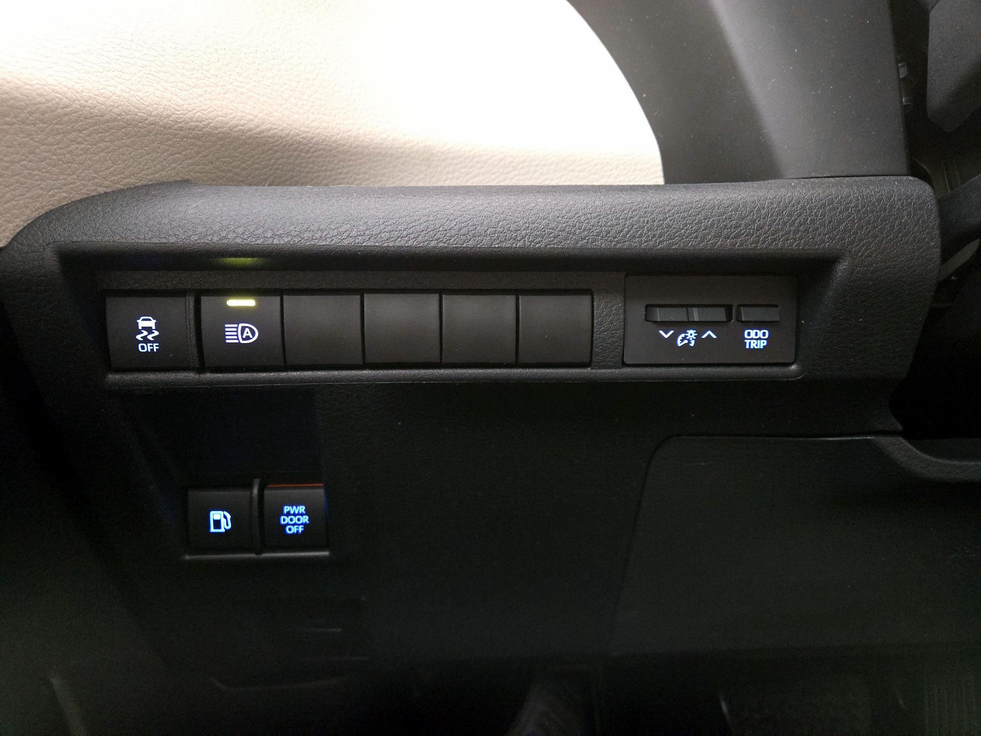 Thumbnail: 2021 Toyota Sienna - 13