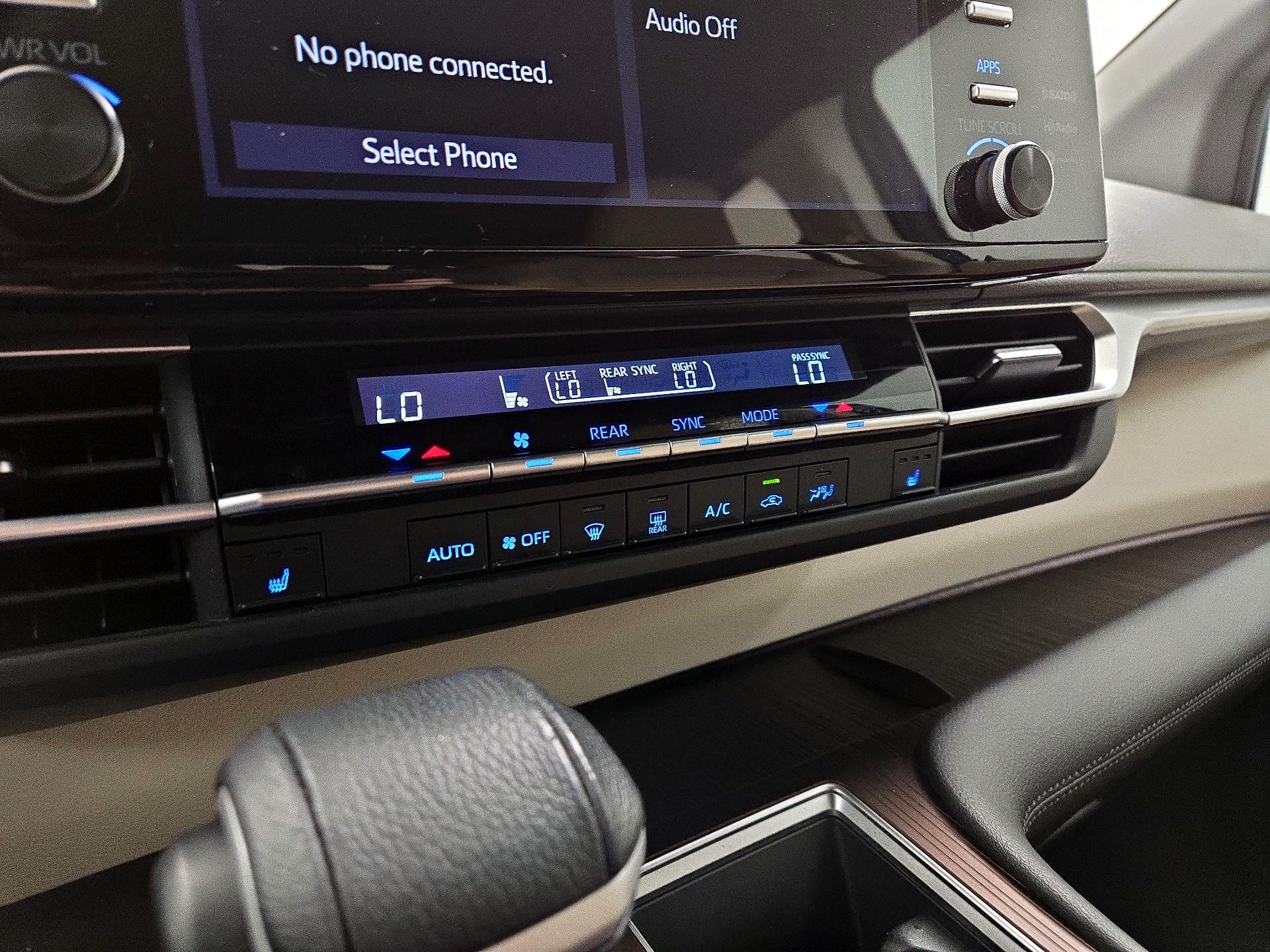Thumbnail: 2021 Toyota Sienna - 16