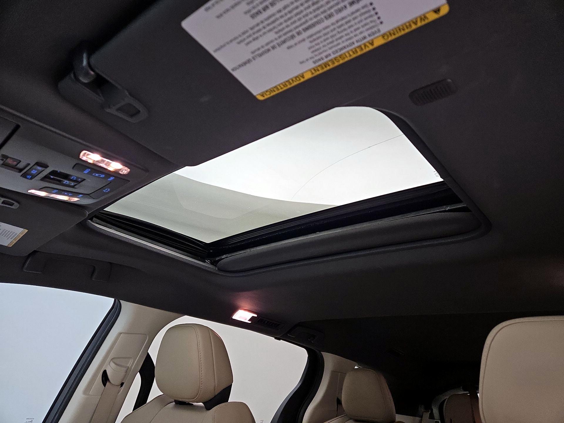 Thumbnail: 2021 Toyota Sienna - 19