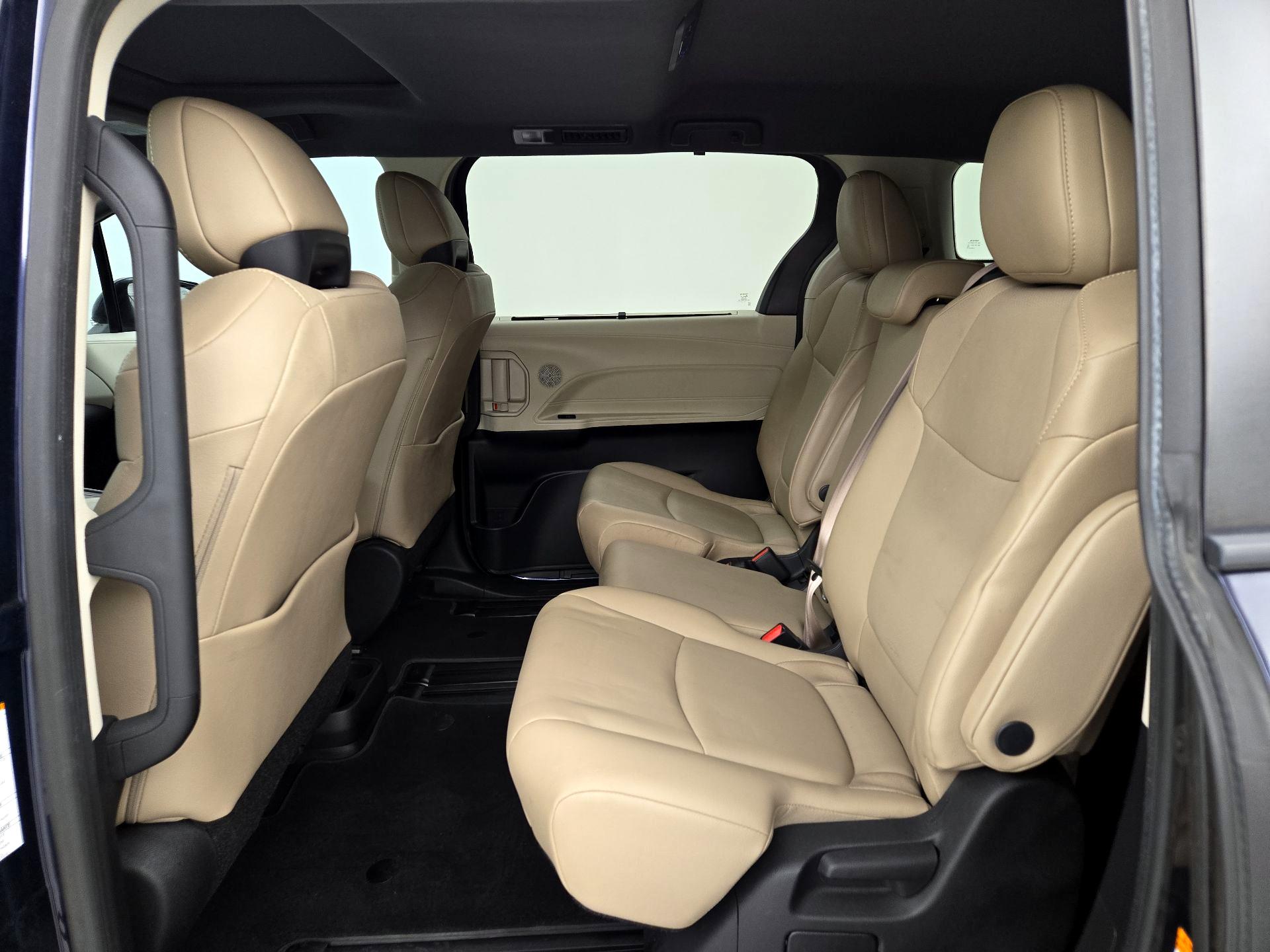 Thumbnail: 2021 Toyota Sienna - 20