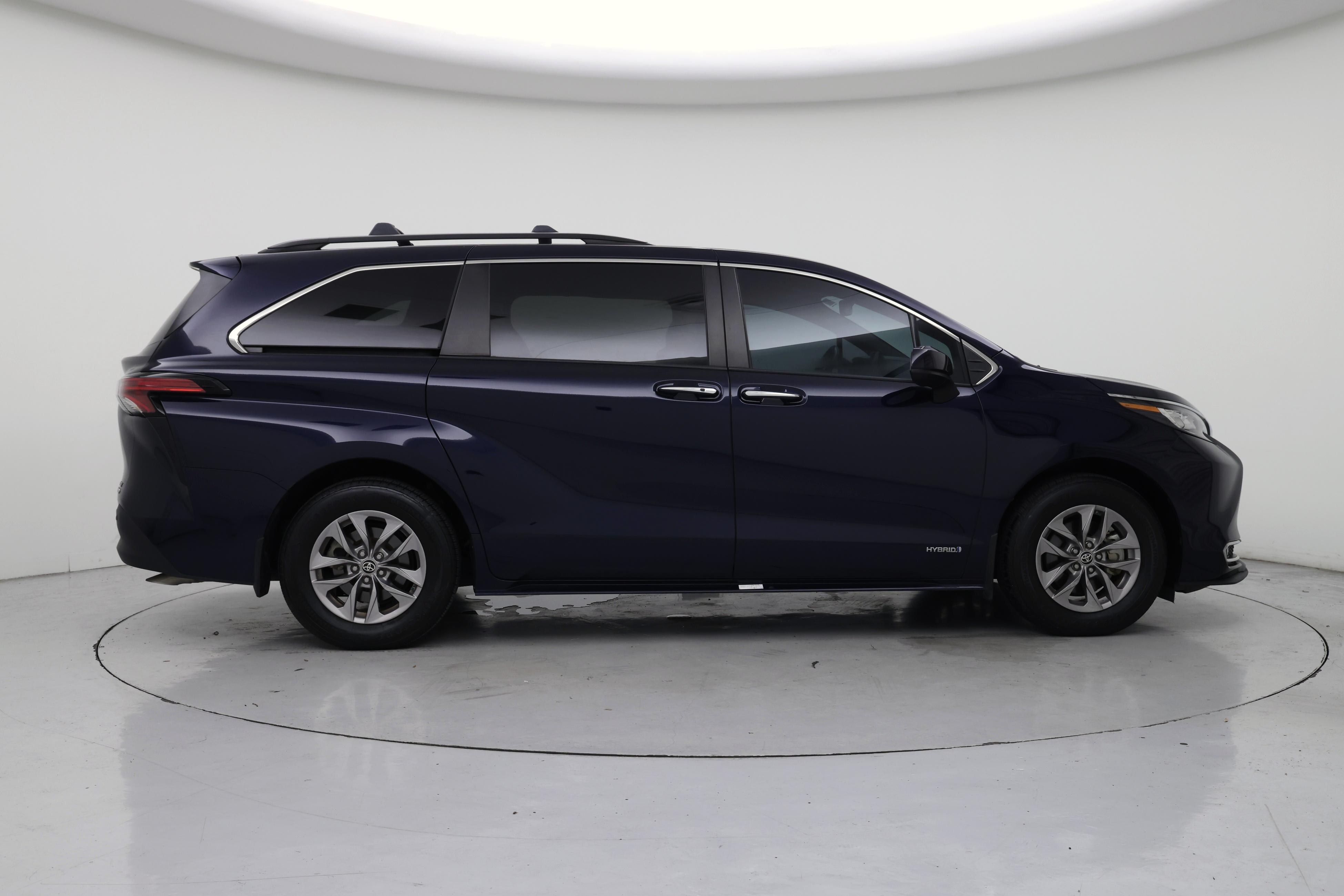 Thumbnail: 2021 Toyota Sienna - 7