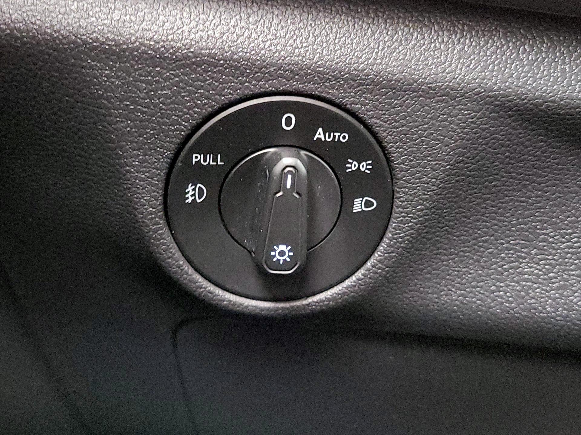 Thumbnail: 2019 Volkswagen Jetta - 13