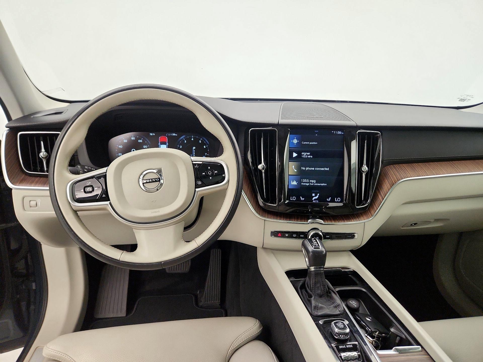 Thumbnail: 2020 Volvo XC60 - 10