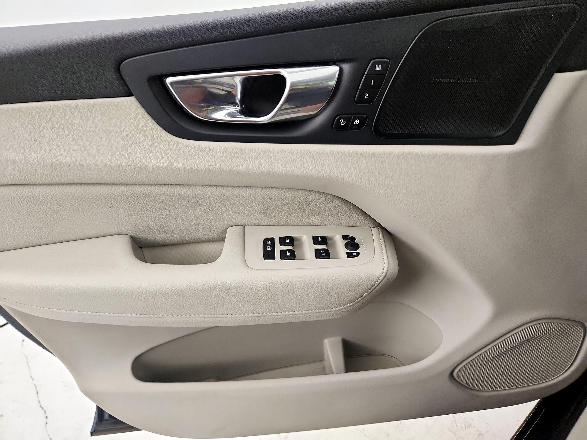 Thumbnail: 2020 Volvo XC60 - 12