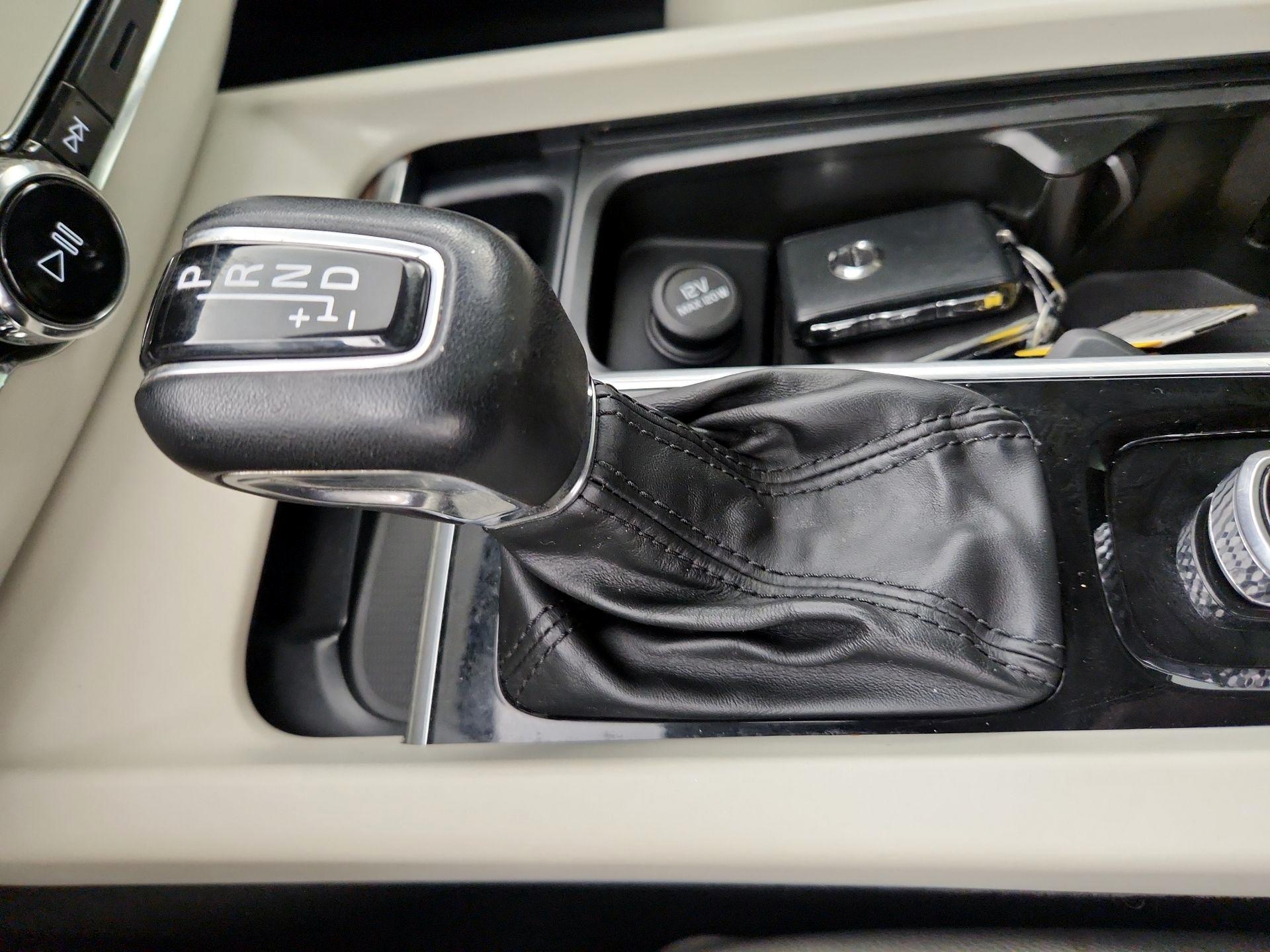 Thumbnail: 2020 Volvo XC60 - 17