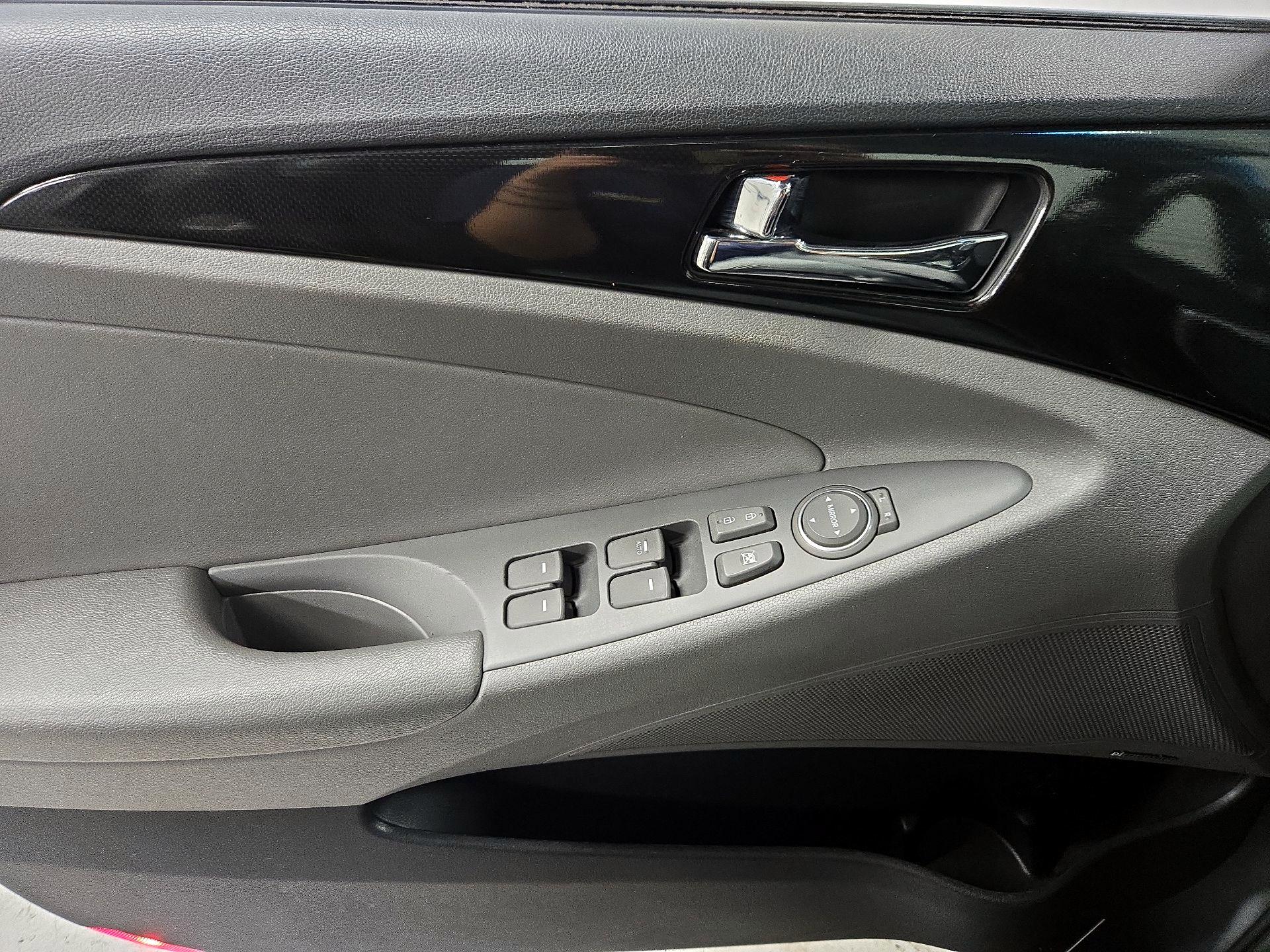 Thumbnail: 2014 Hyundai Sonata - 12