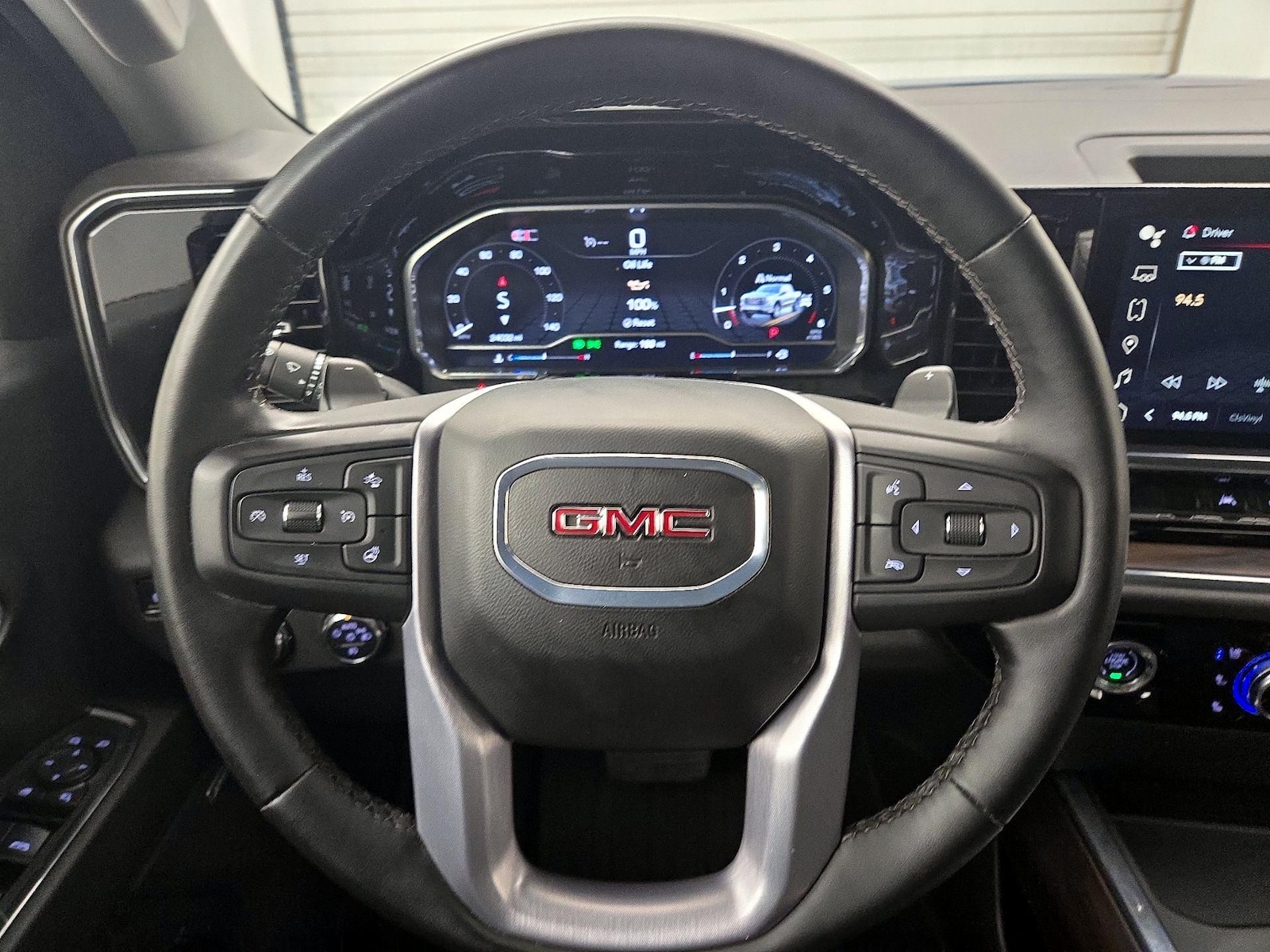 2024 GMC Sierra 1500 SLT - Photo 11