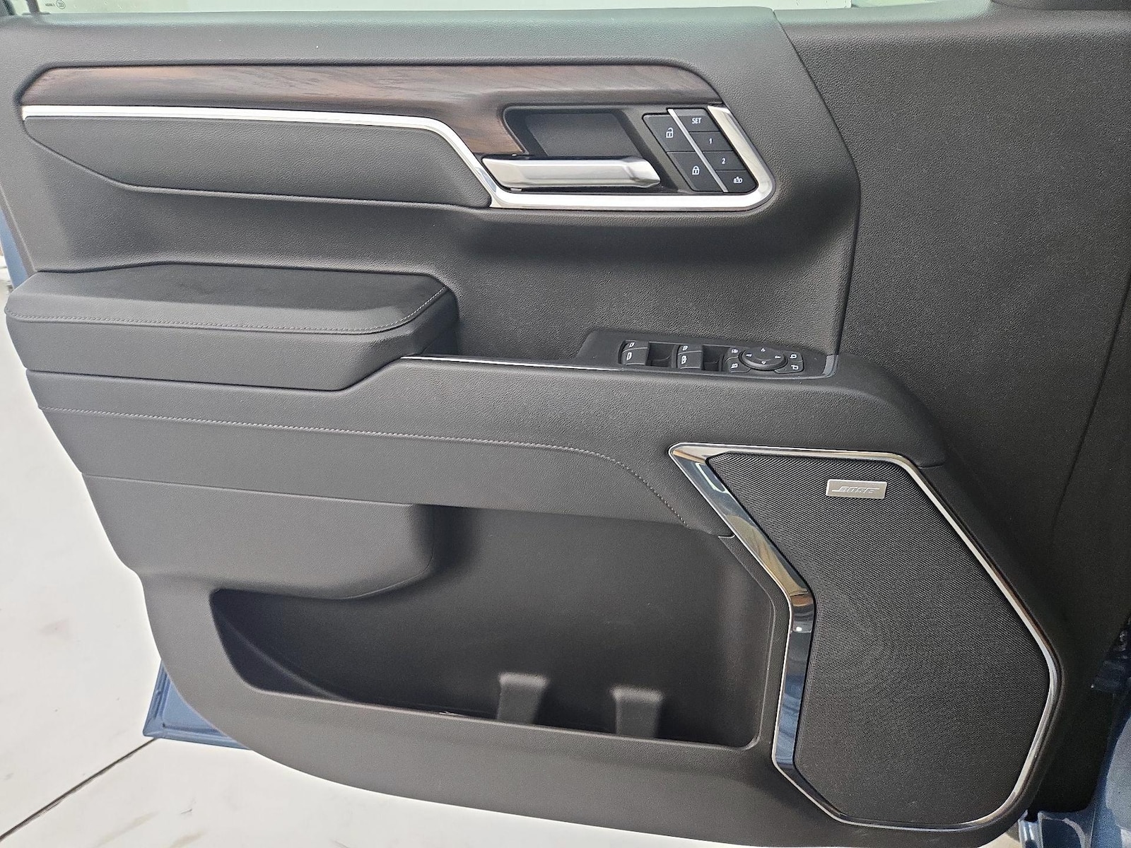 2024 GMC Sierra 1500 SLT - Photo 13