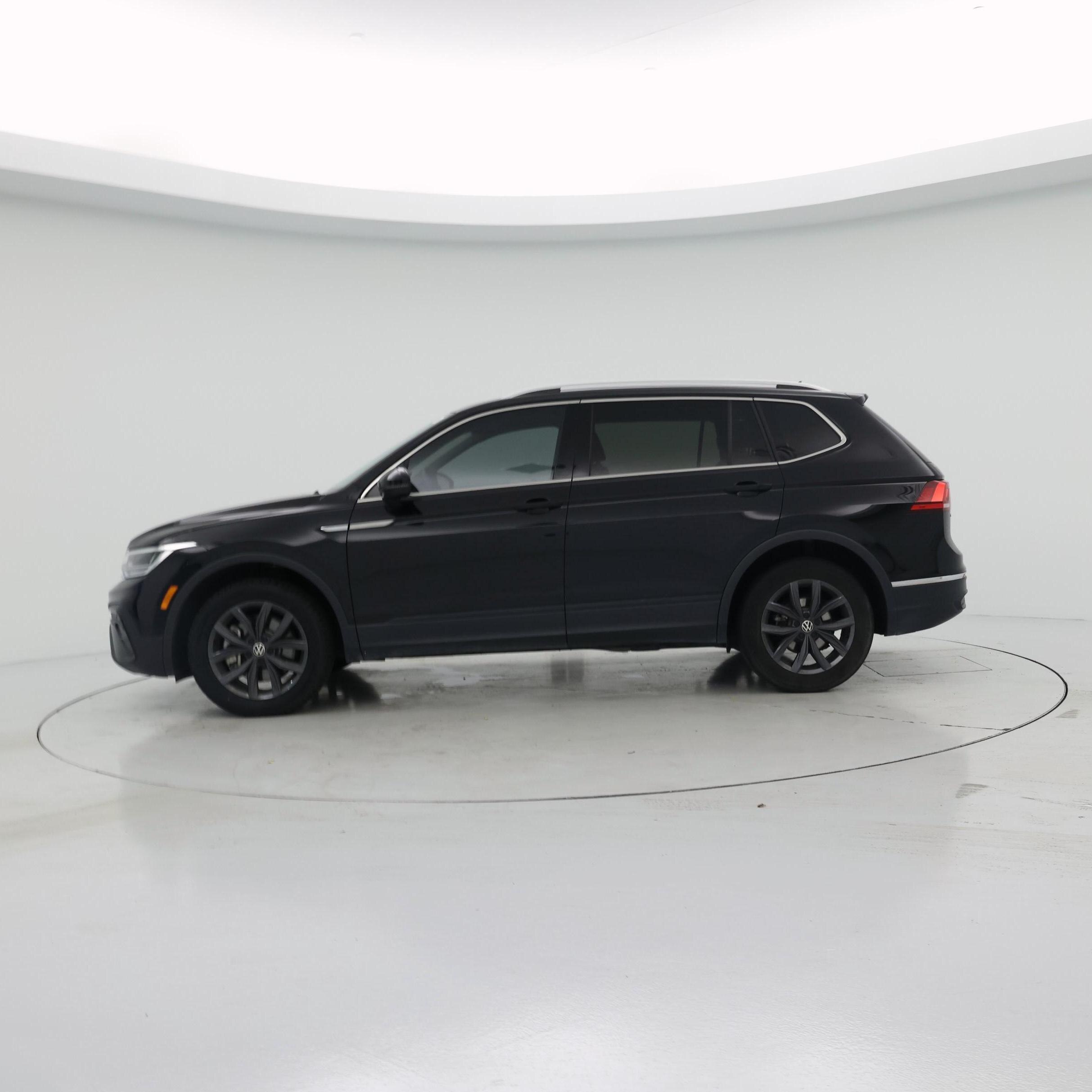 Thumbnail: 2023 Volkswagen Tiguan - 3