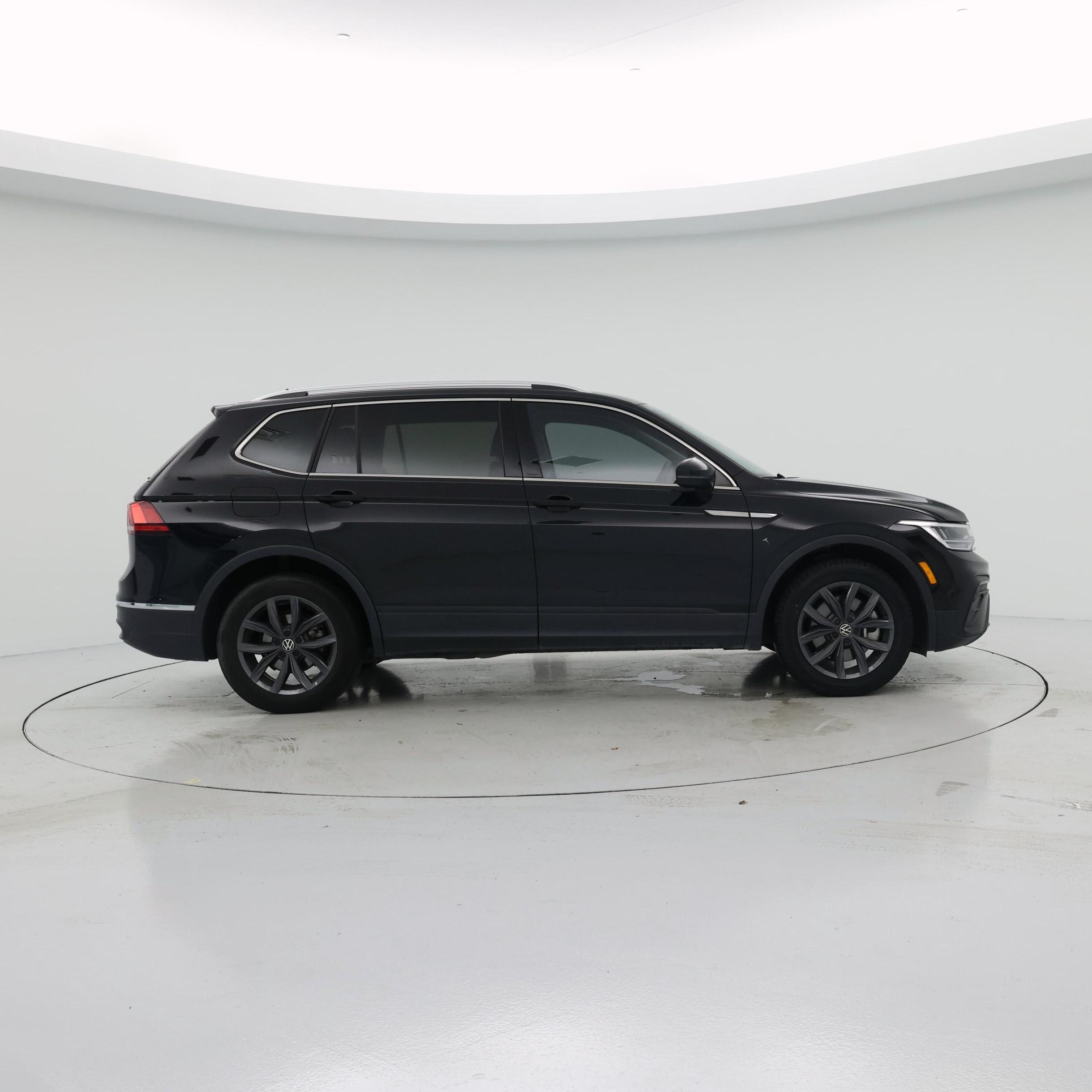 Thumbnail: 2023 Volkswagen Tiguan - 7