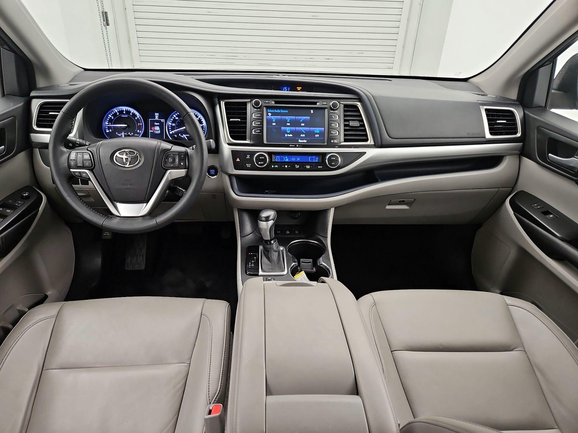 Thumbnail: 2015 Toyota Highlander - 9