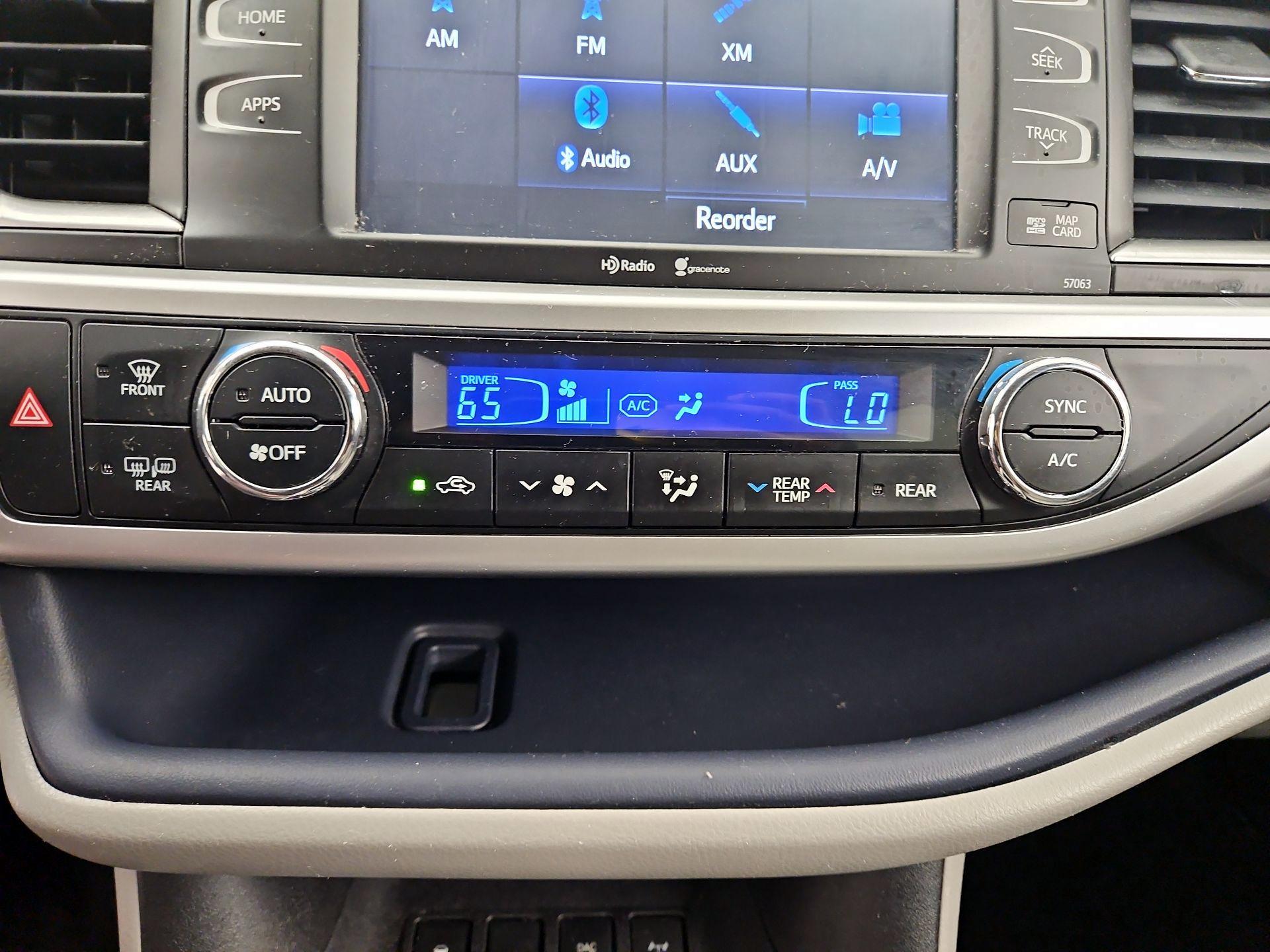 Thumbnail: 2015 Toyota Highlander - 16