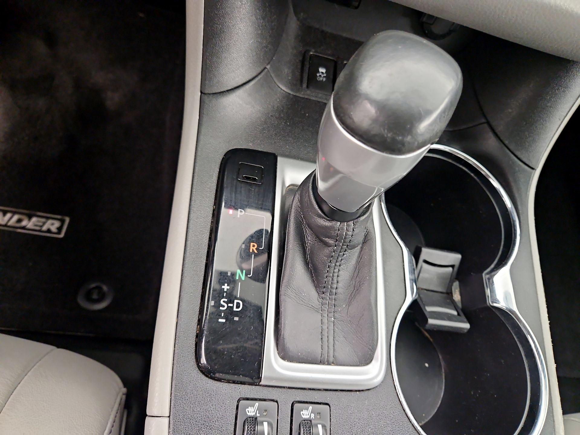Thumbnail: 2015 Toyota Highlander - 17