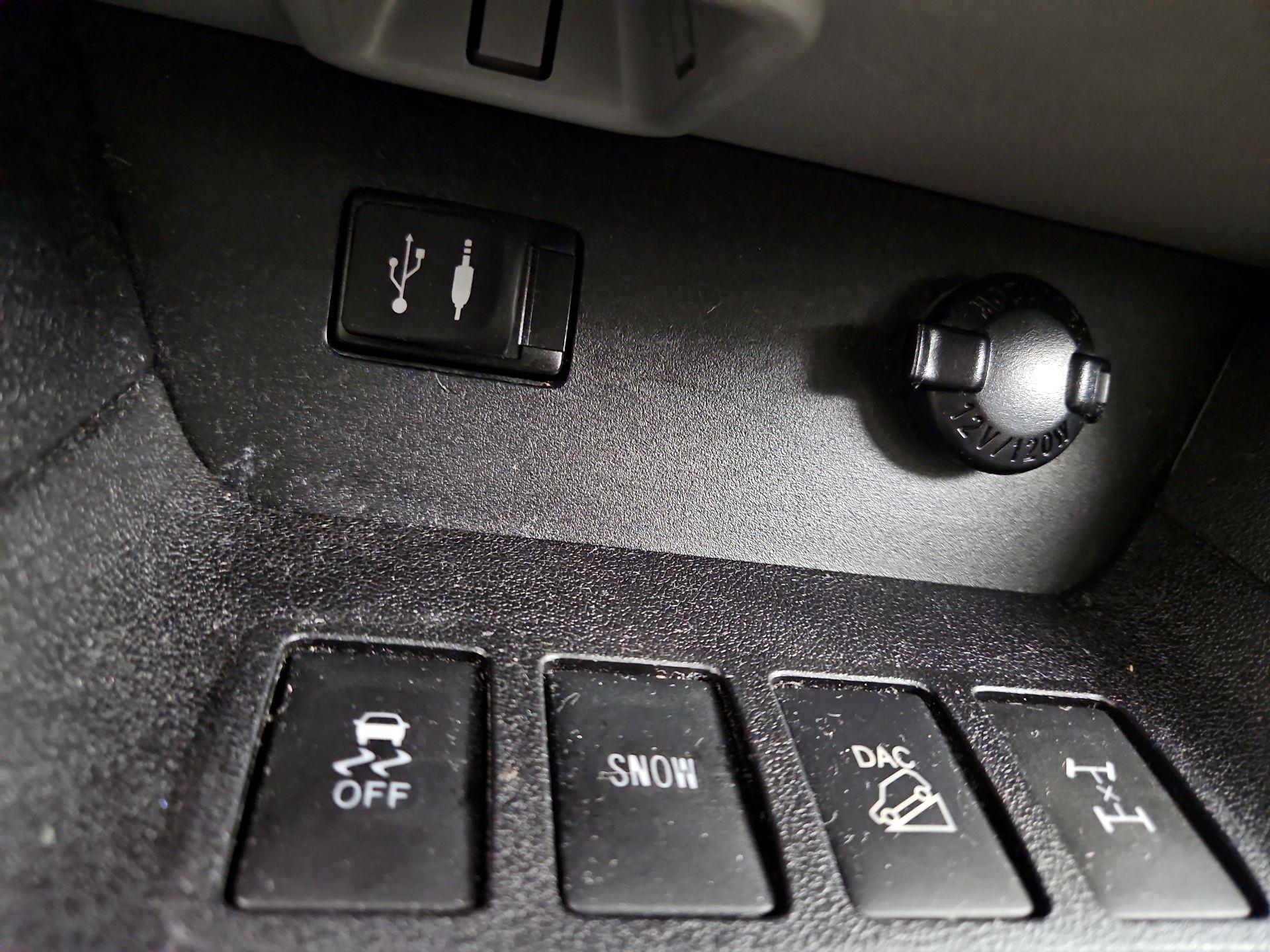 Thumbnail: 2015 Toyota Highlander - 18