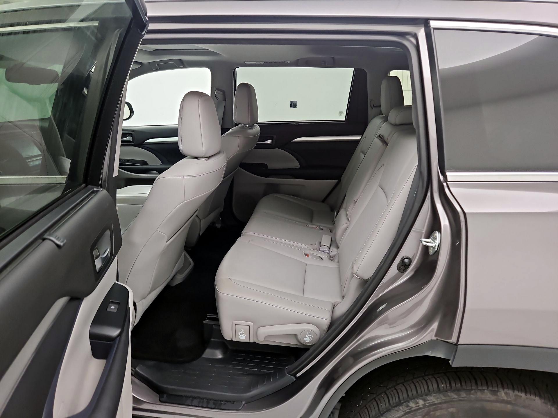 Thumbnail: 2015 Toyota Highlander - 20