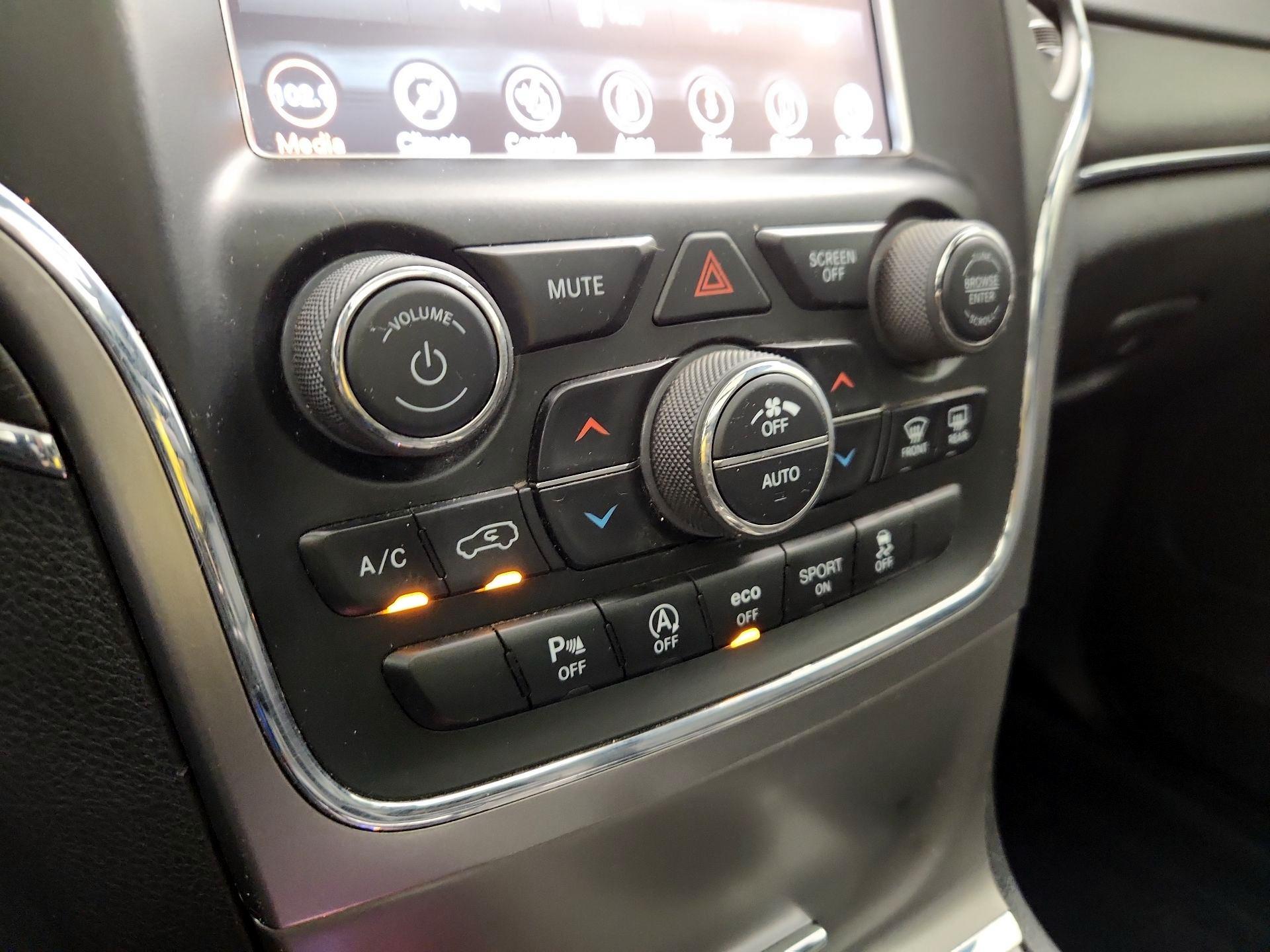 Thumbnail: 2018 Jeep Grand Cherokee - 17