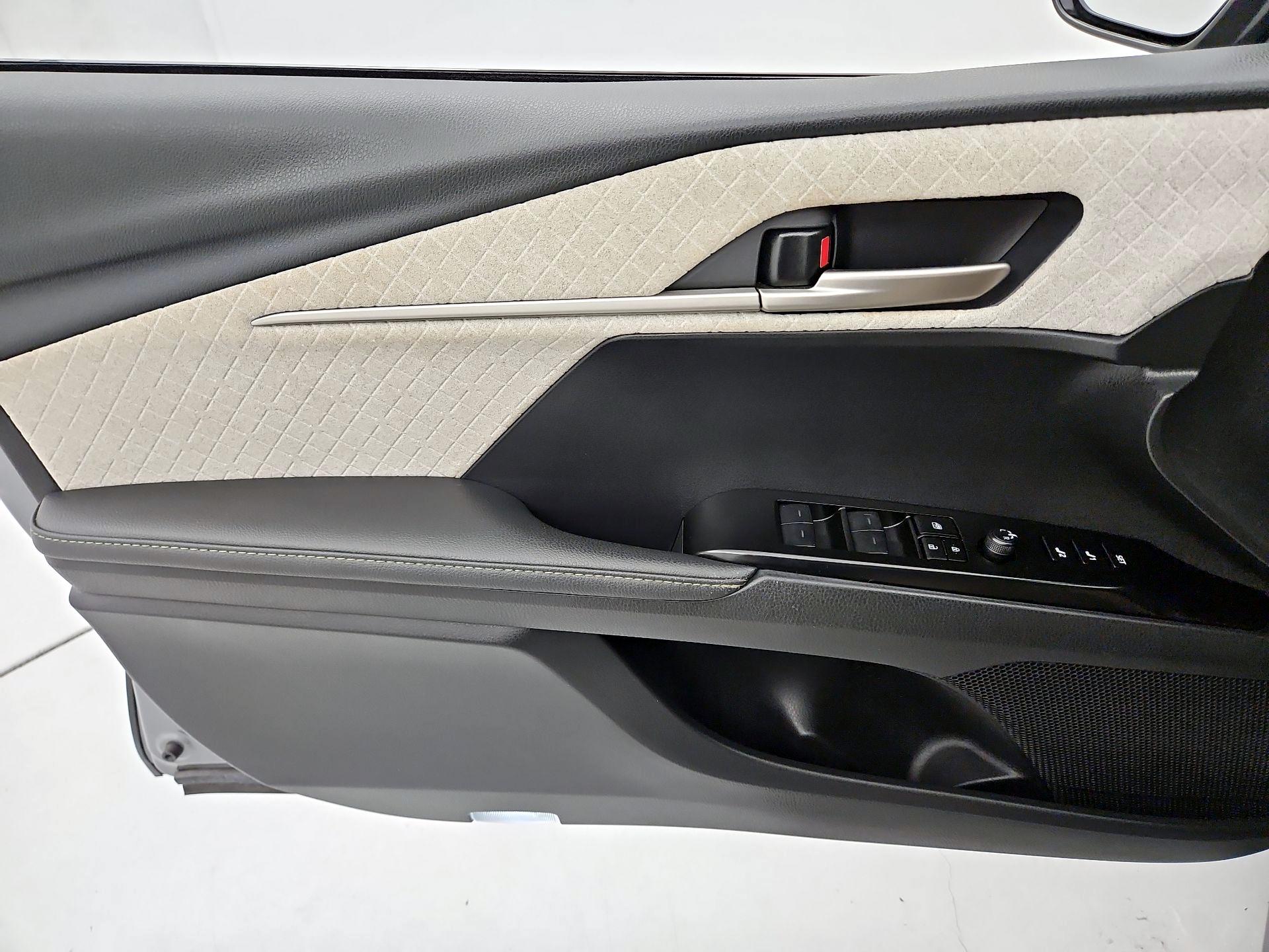 Thumbnail: 2025 Toyota Camry - 12